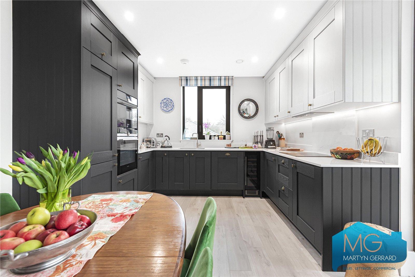 3 bedroom Apartment for sale - Martyn Gerrard