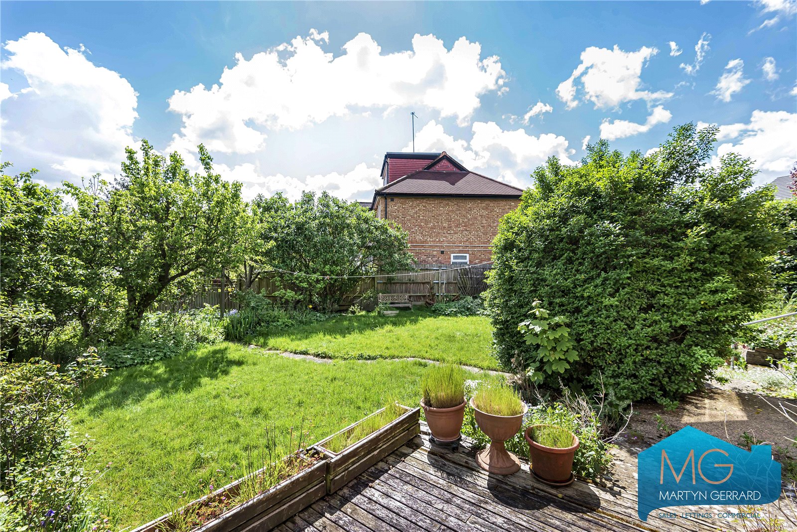Fountains Crescent, Southgate, London, N14+  - Martyn Gerrard