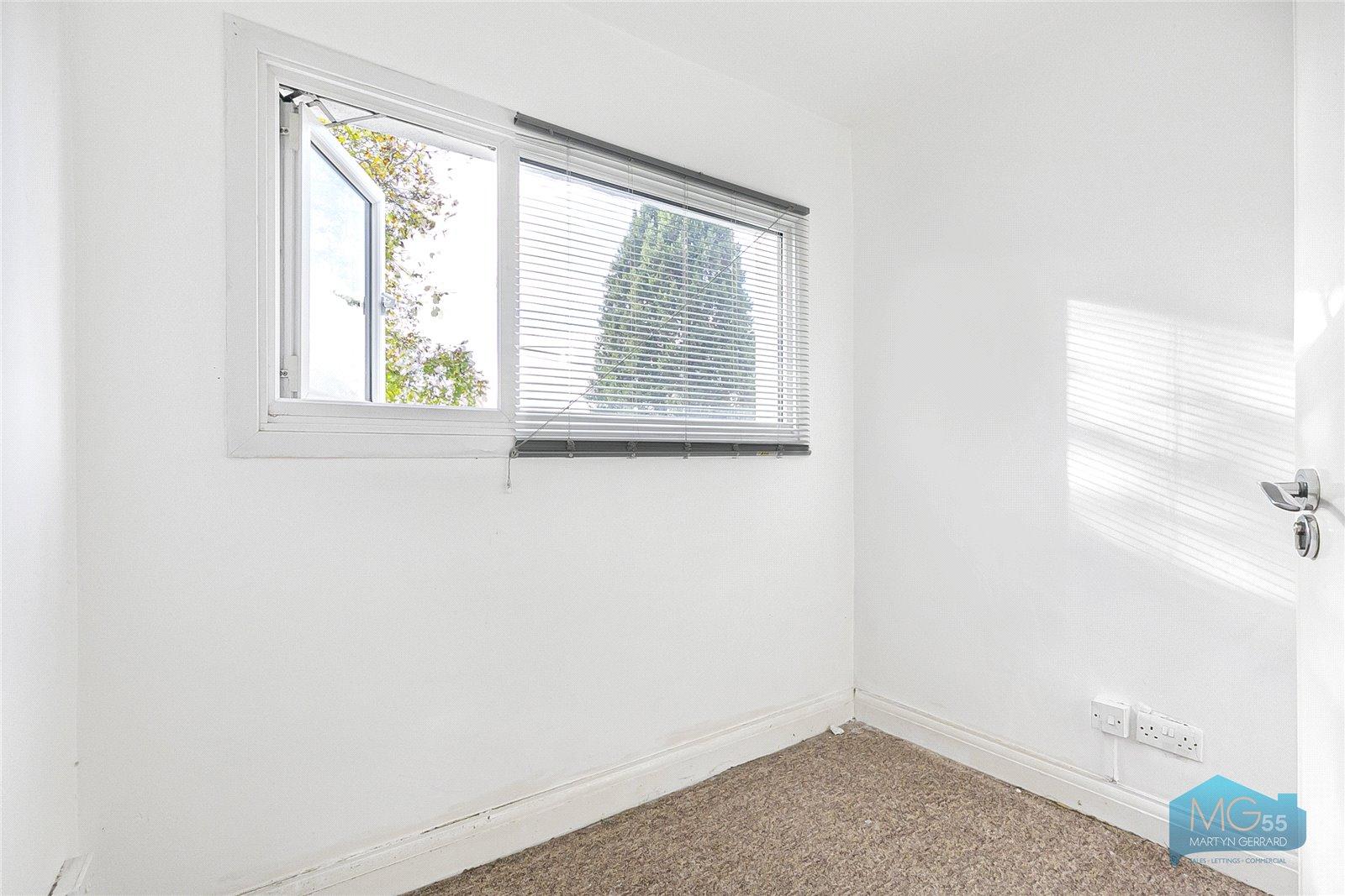 4 bedroom Semi-Detached House to rent - Martyn Gerrard
