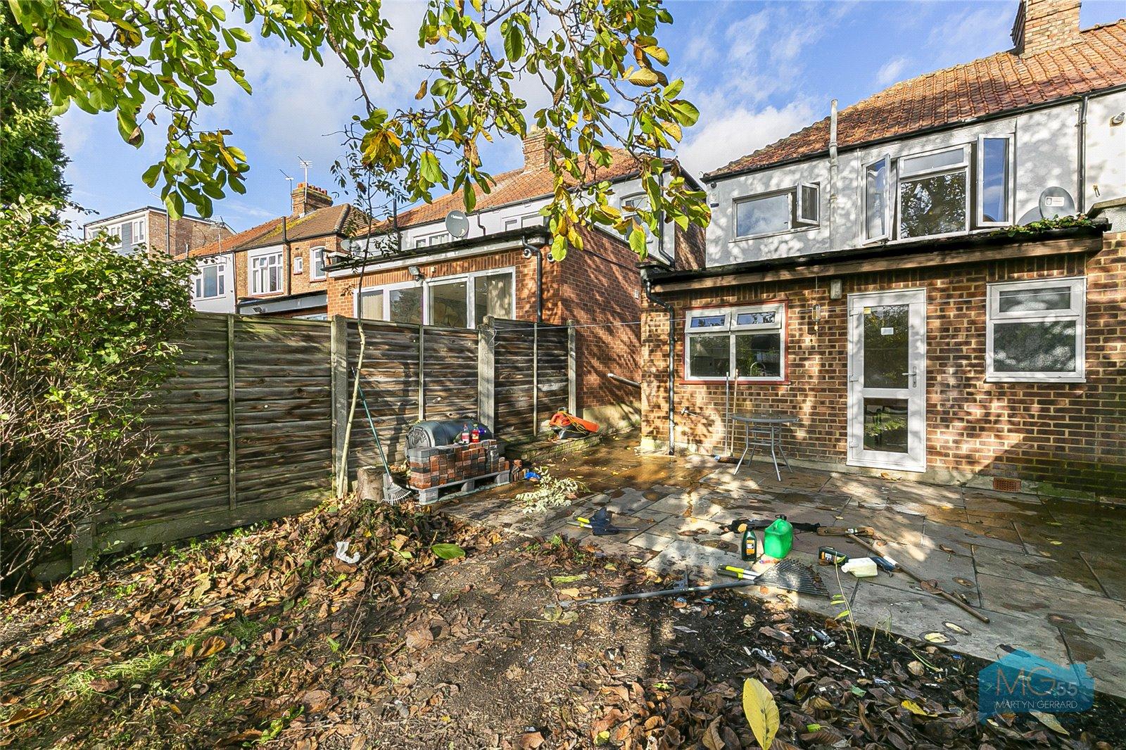 4 bedroom Semi-Detached House to rent - Martyn Gerrard