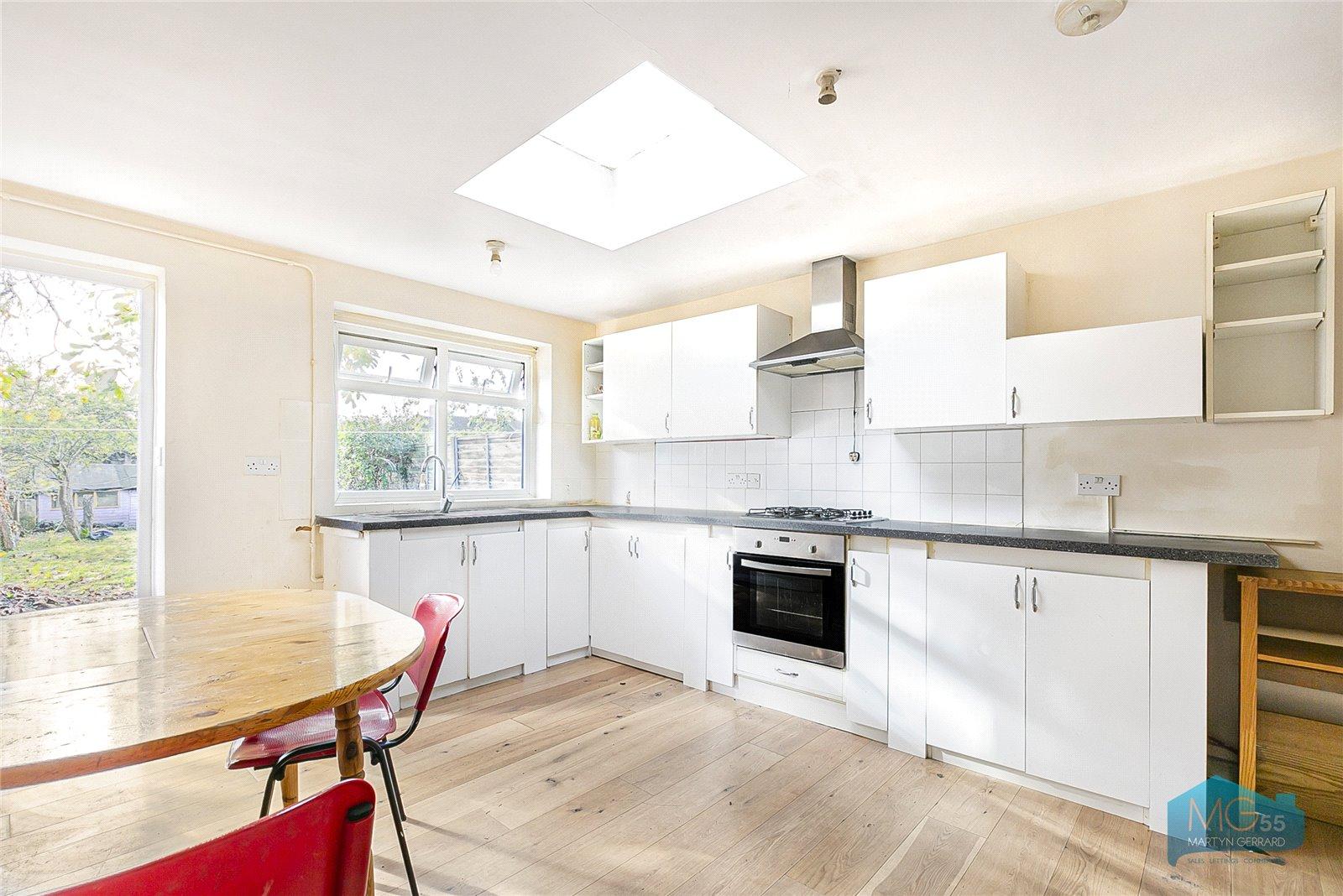 4 bedroom Semi-Detached House to rent - Martyn Gerrard