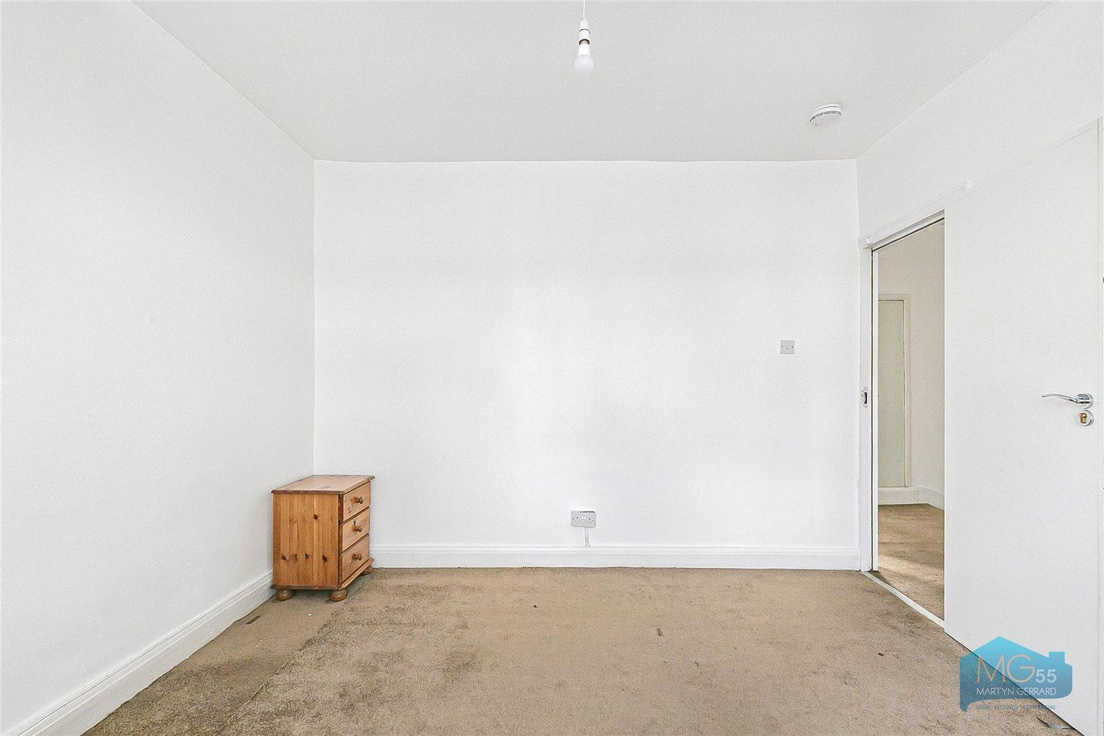 4 bedroom Semi-Detached House to rent - Martyn Gerrard