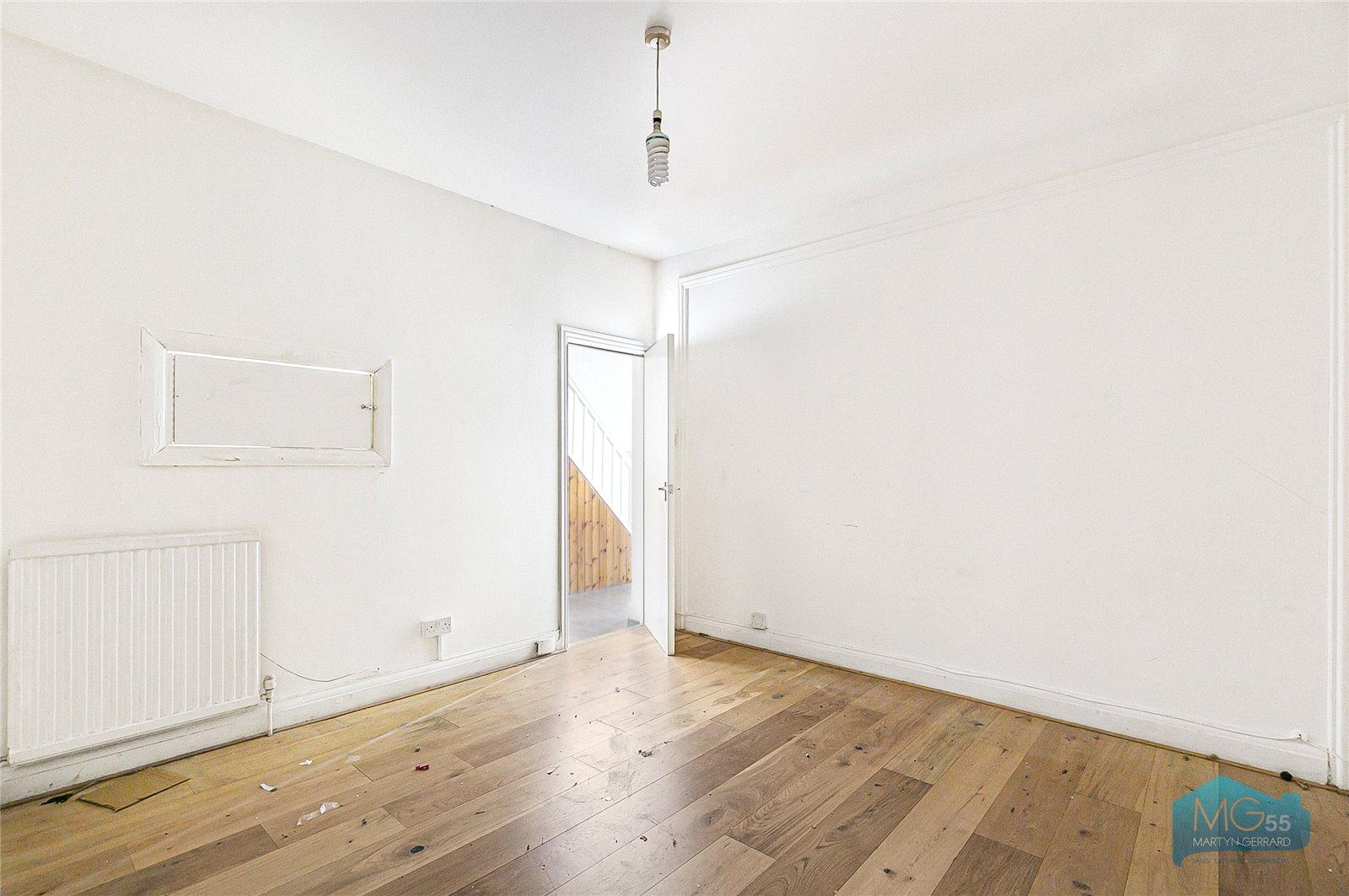 4 bedroom Semi-Detached House to rent - Martyn Gerrard