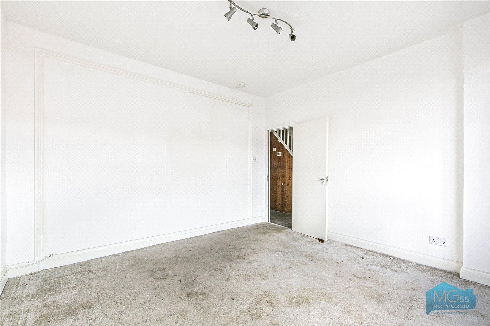 4 bedroom Semi-Detached House to rent - Martyn Gerrard