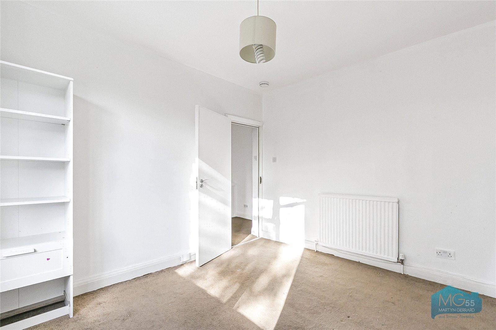 4 bedroom Semi-Detached House to rent - Martyn Gerrard