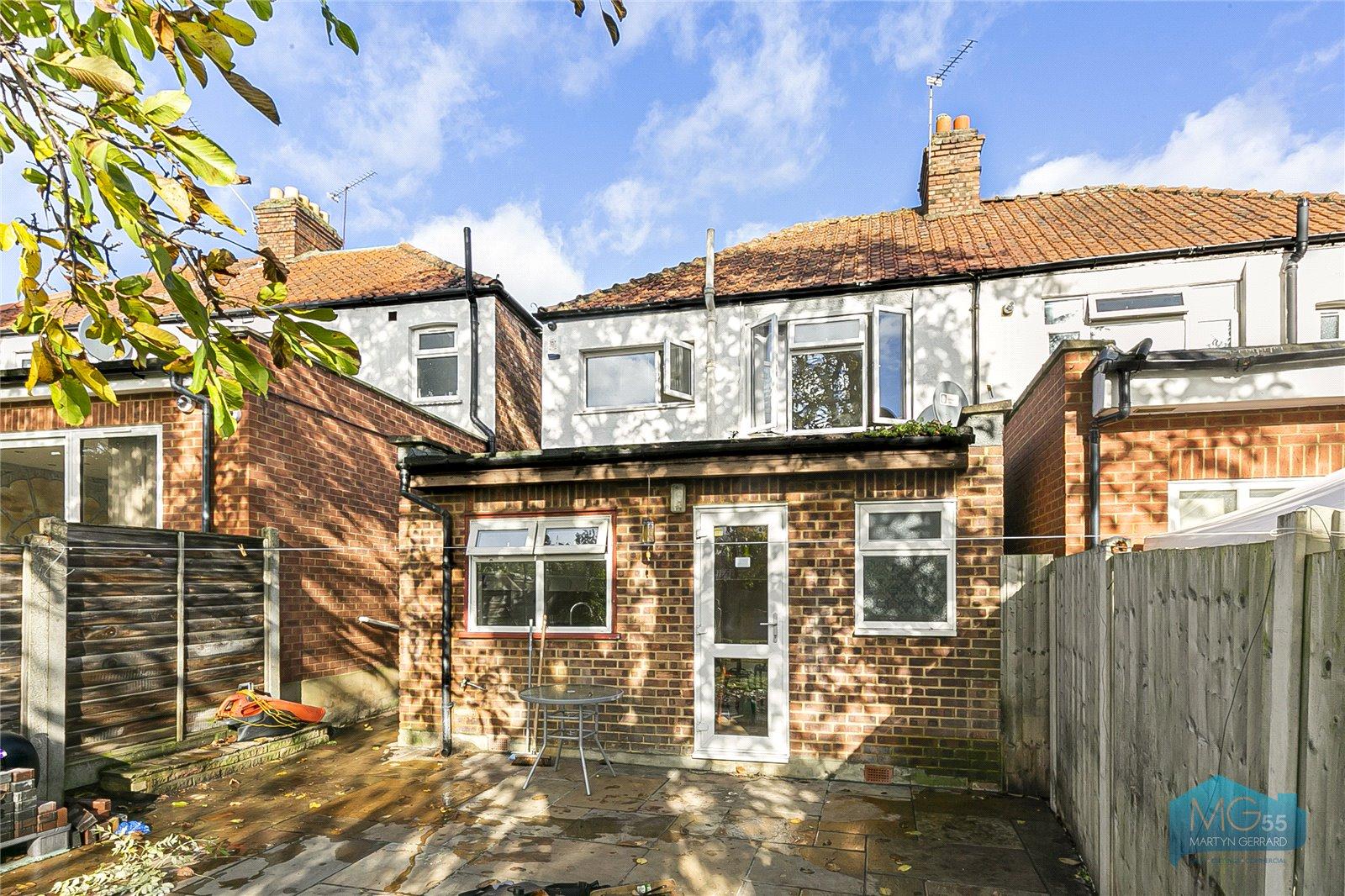 4 bedroom Semi-Detached House to rent - Martyn Gerrard