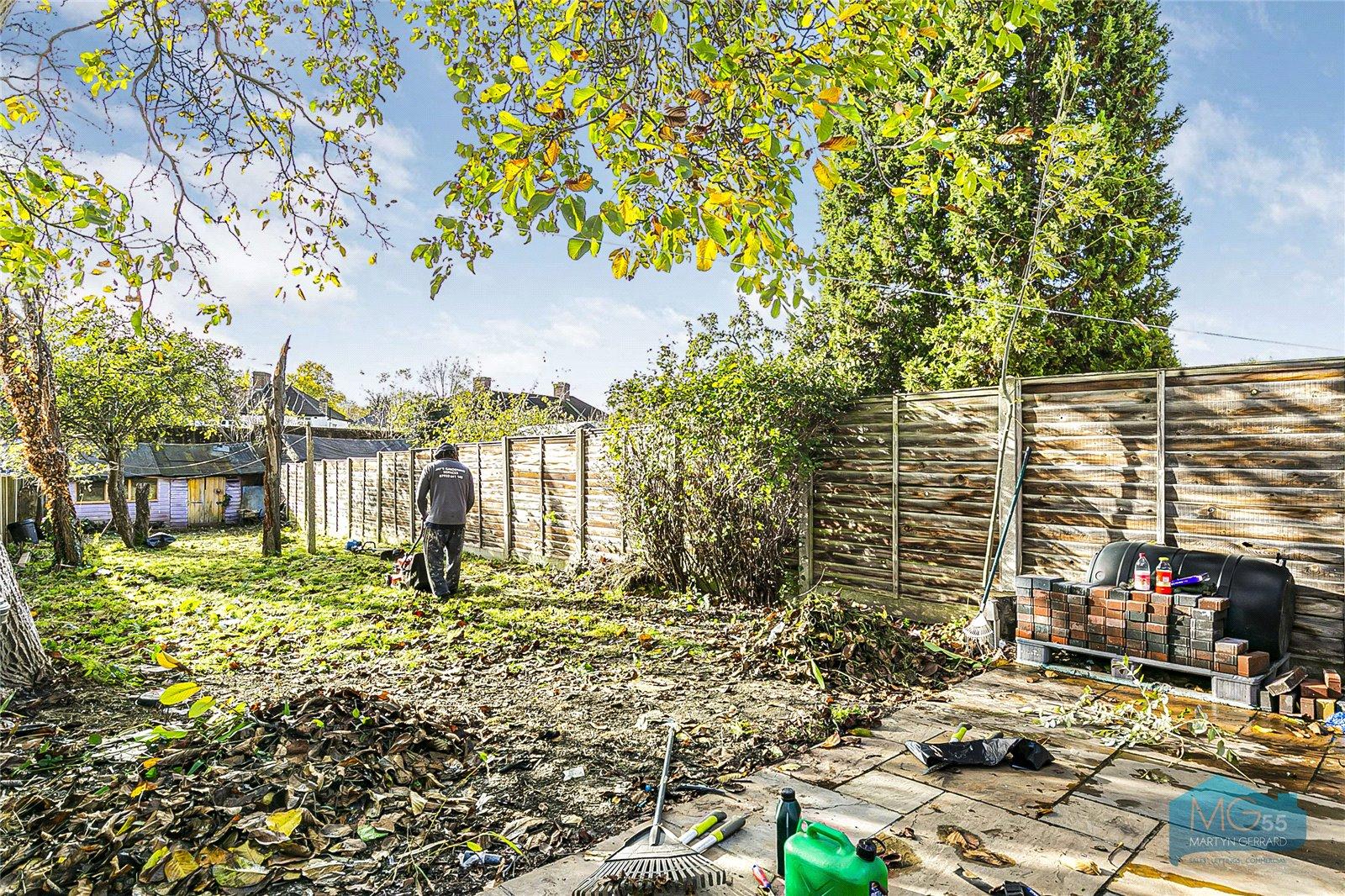 4 bedroom Semi-Detached House to rent - Martyn Gerrard
