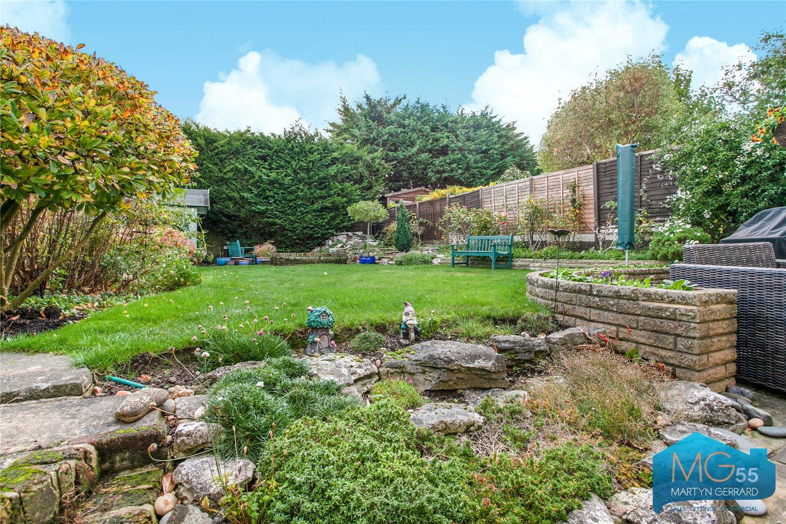 4 bedroom Semi-Detached House to rent - Martyn Gerrard