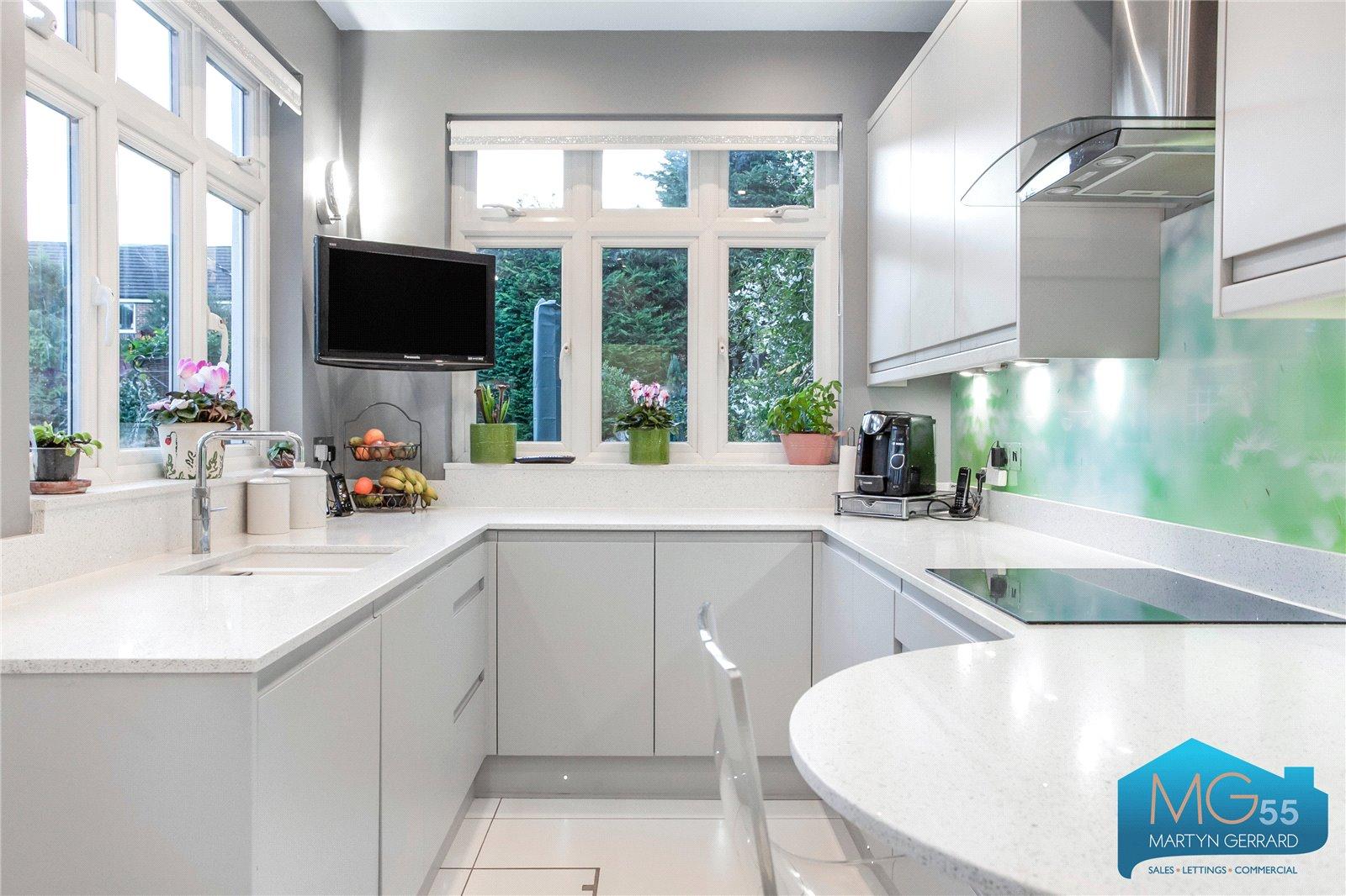 4 bedroom Semi-Detached House to rent - Martyn Gerrard