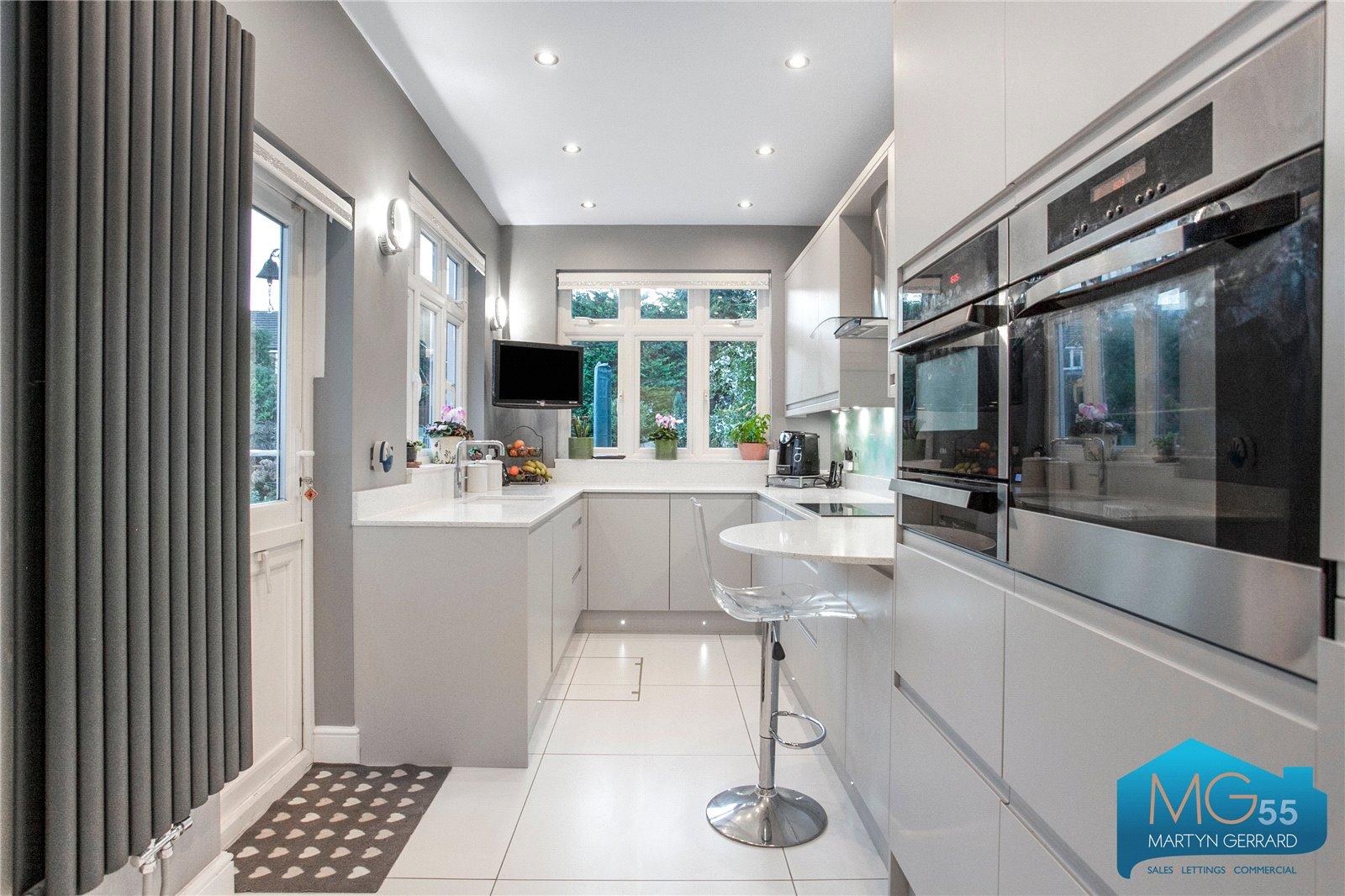 4 bedroom Semi-Detached House to rent - Martyn Gerrard