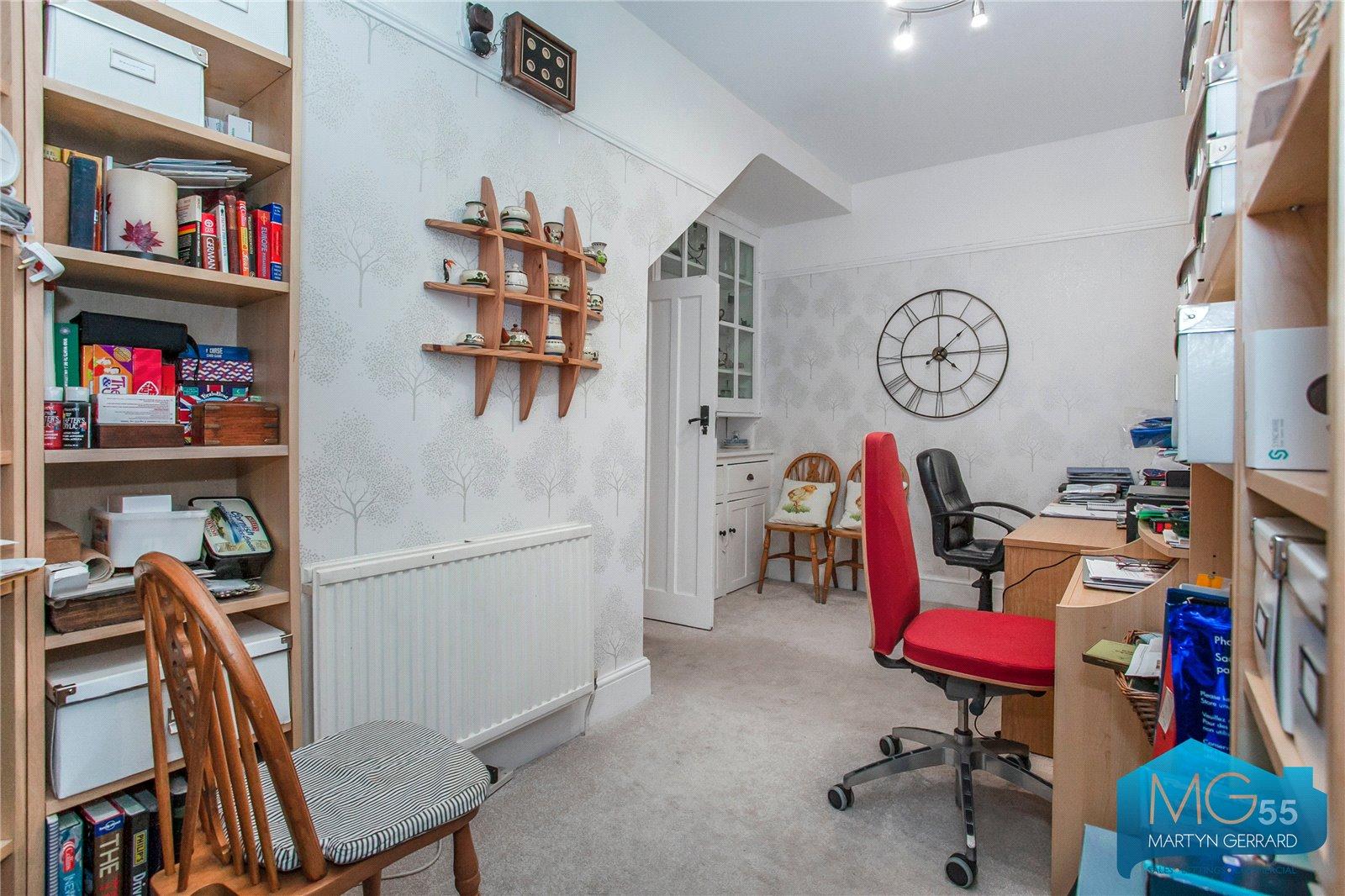4 bedroom Semi-Detached House to rent - Martyn Gerrard