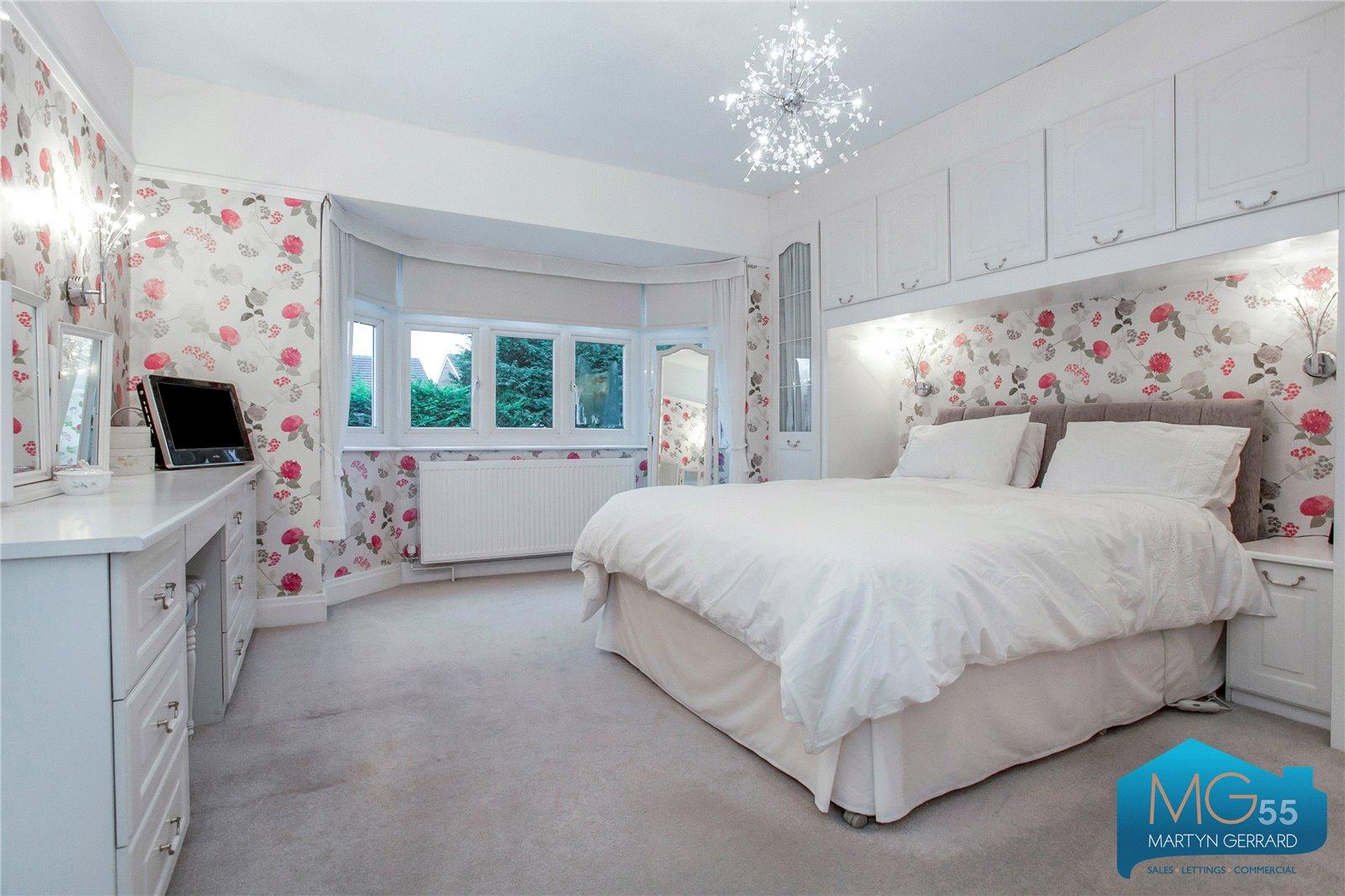 4 bedroom Semi-Detached House to rent - Martyn Gerrard