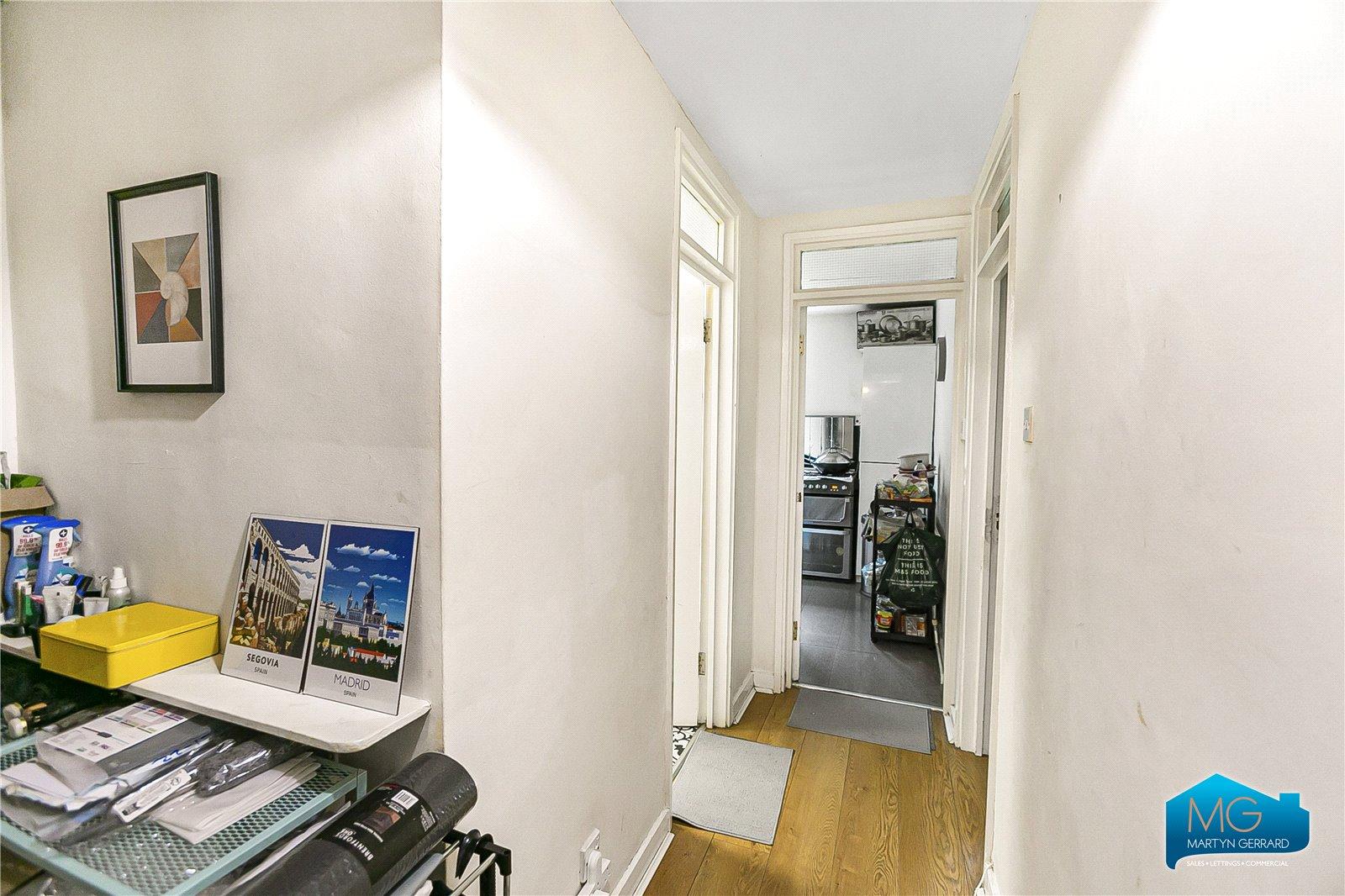 2 bedroom Ground Floor Flat to rent - Martyn Gerrard