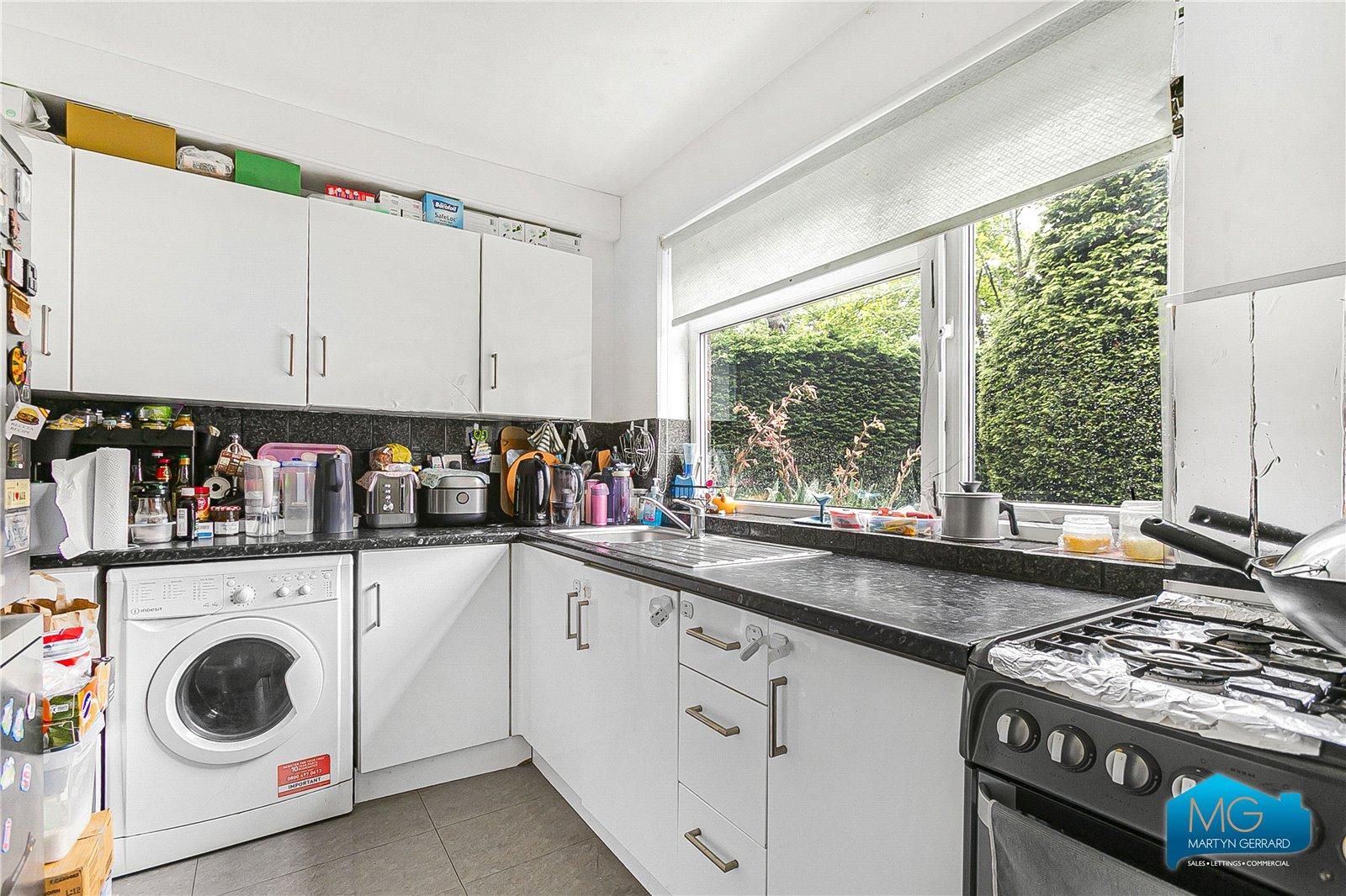 2 bedroom Ground Floor Flat to rent - Martyn Gerrard