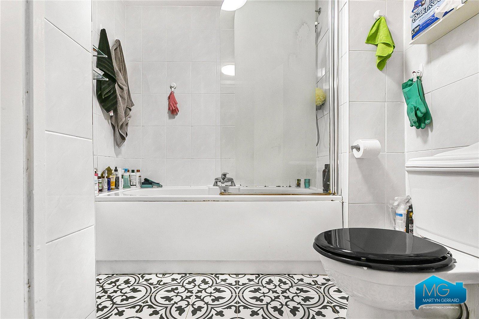 2 bedroom Ground Floor Flat to rent - Martyn Gerrard