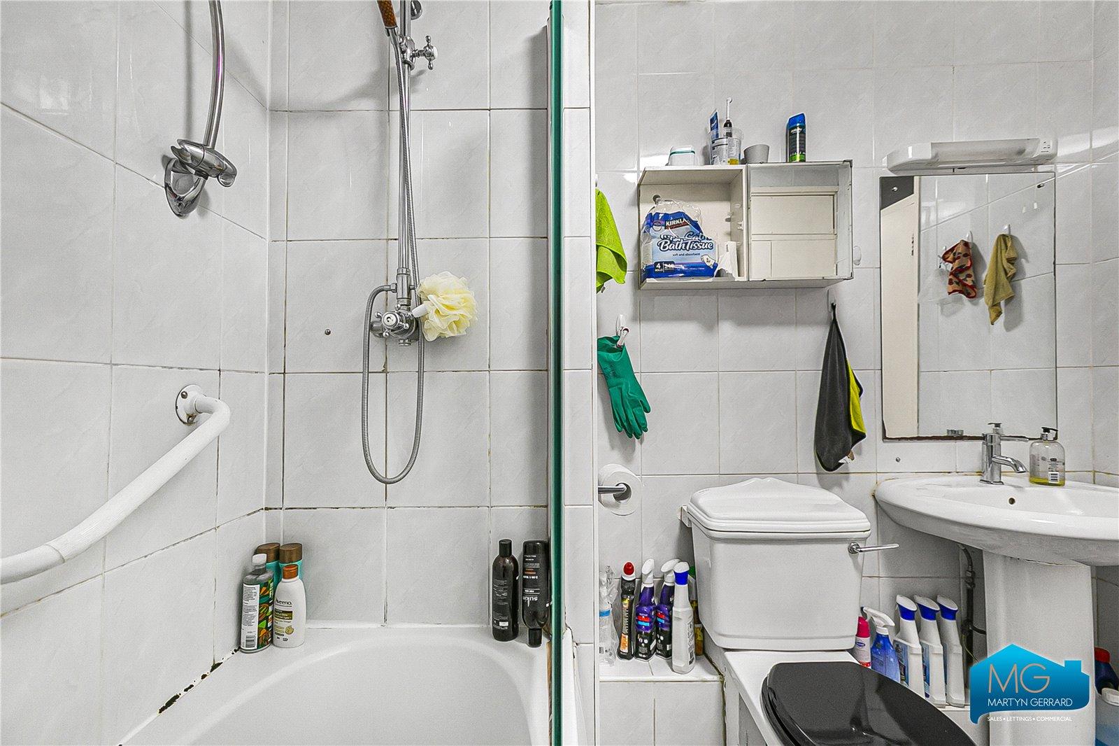2 bedroom Ground Floor Flat to rent - Martyn Gerrard