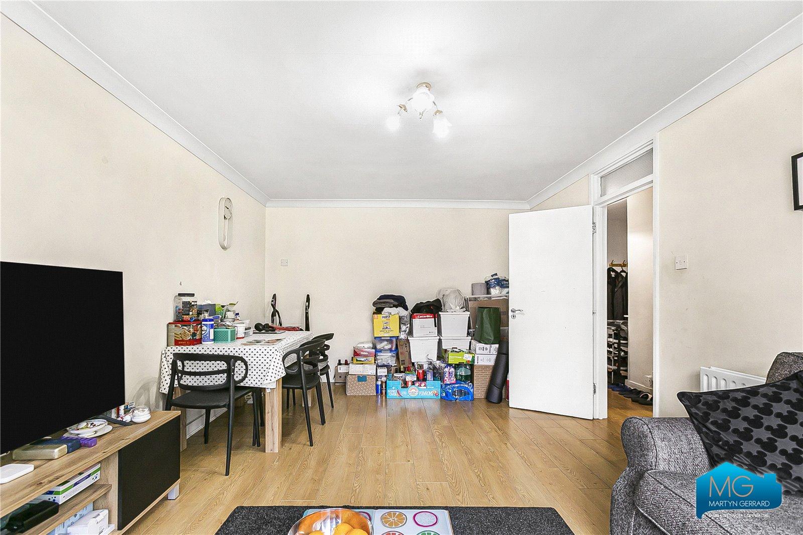 2 bedroom Ground Floor Flat to rent - Martyn Gerrard