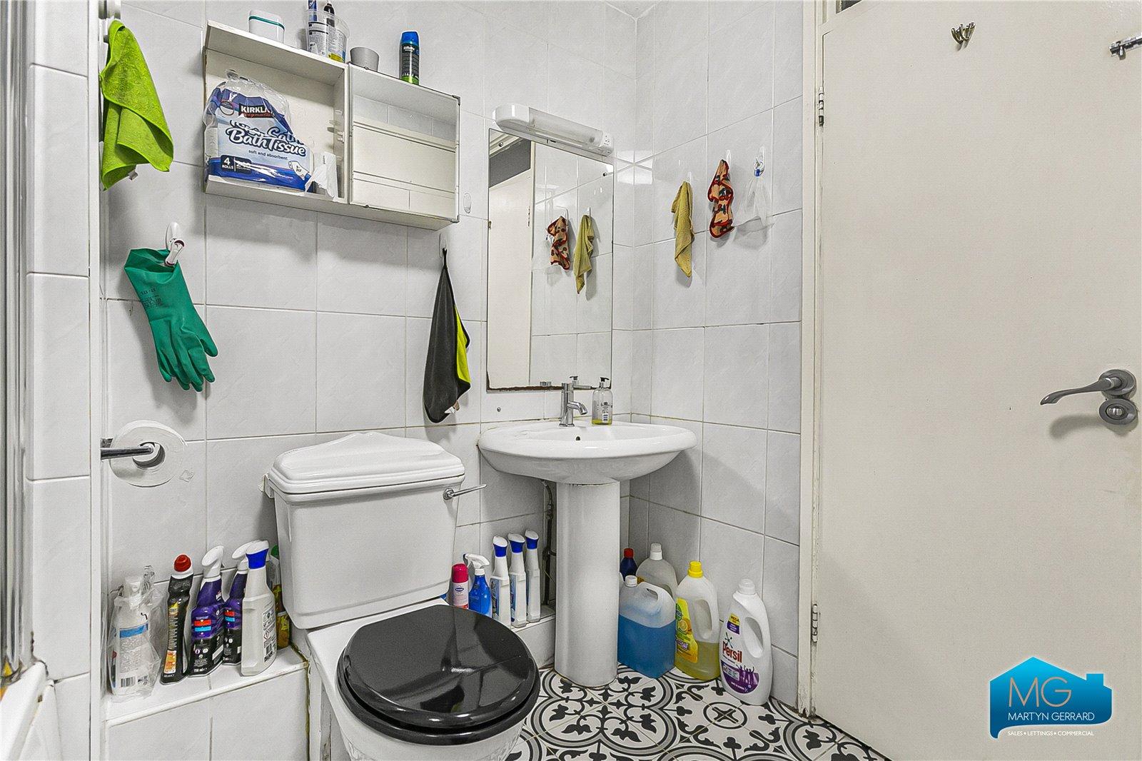 2 bedroom Ground Floor Flat to rent - Martyn Gerrard