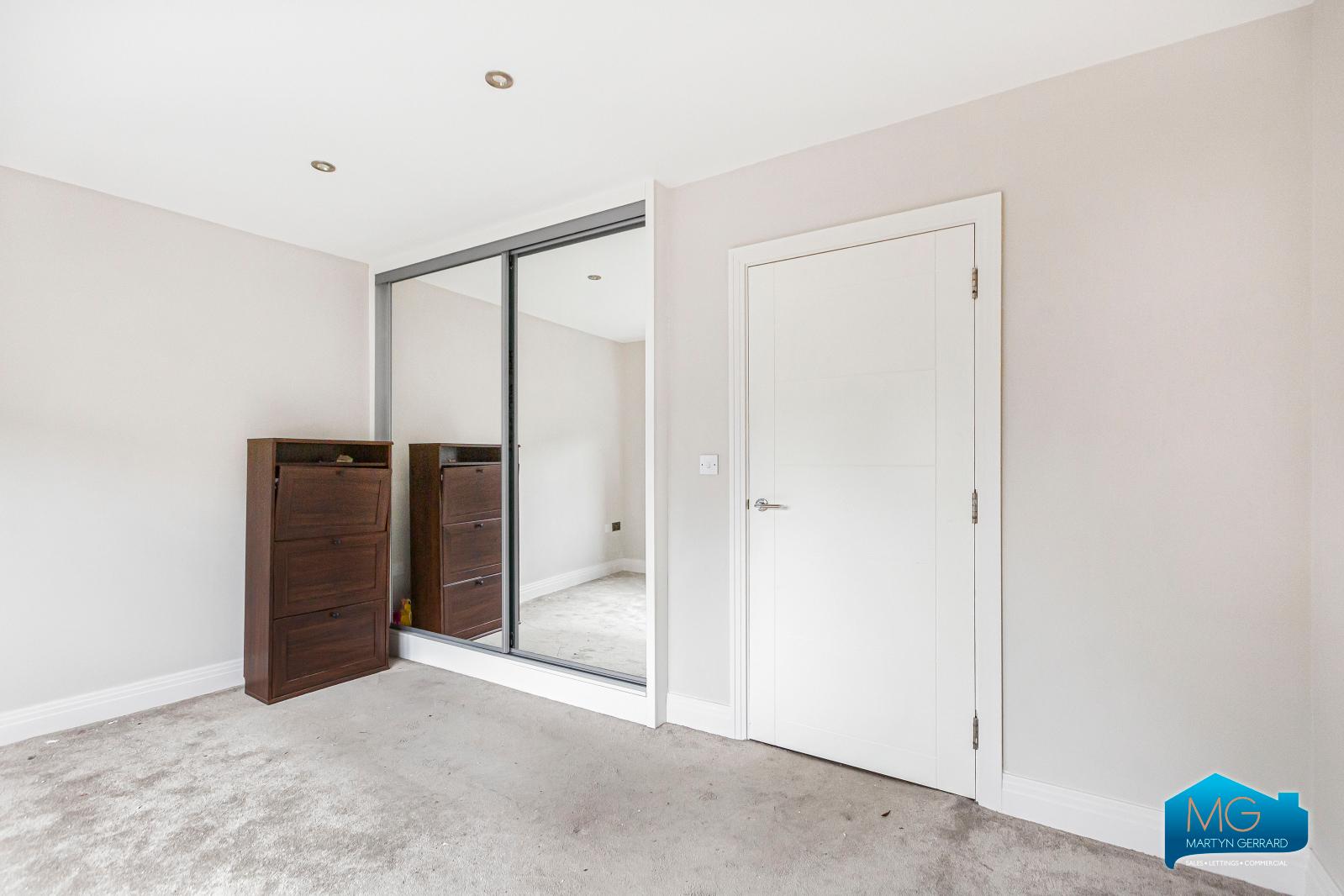 2 bedroom Apartment to rent - Martyn Gerrard