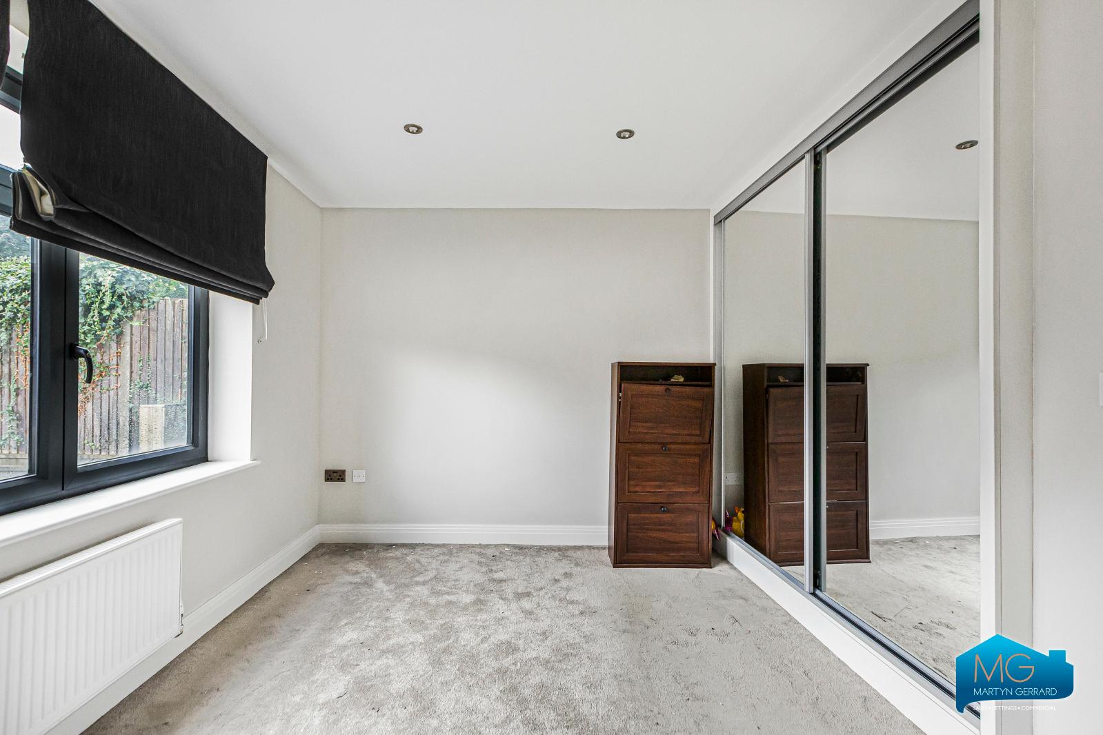 2 bedroom Apartment to rent - Martyn Gerrard