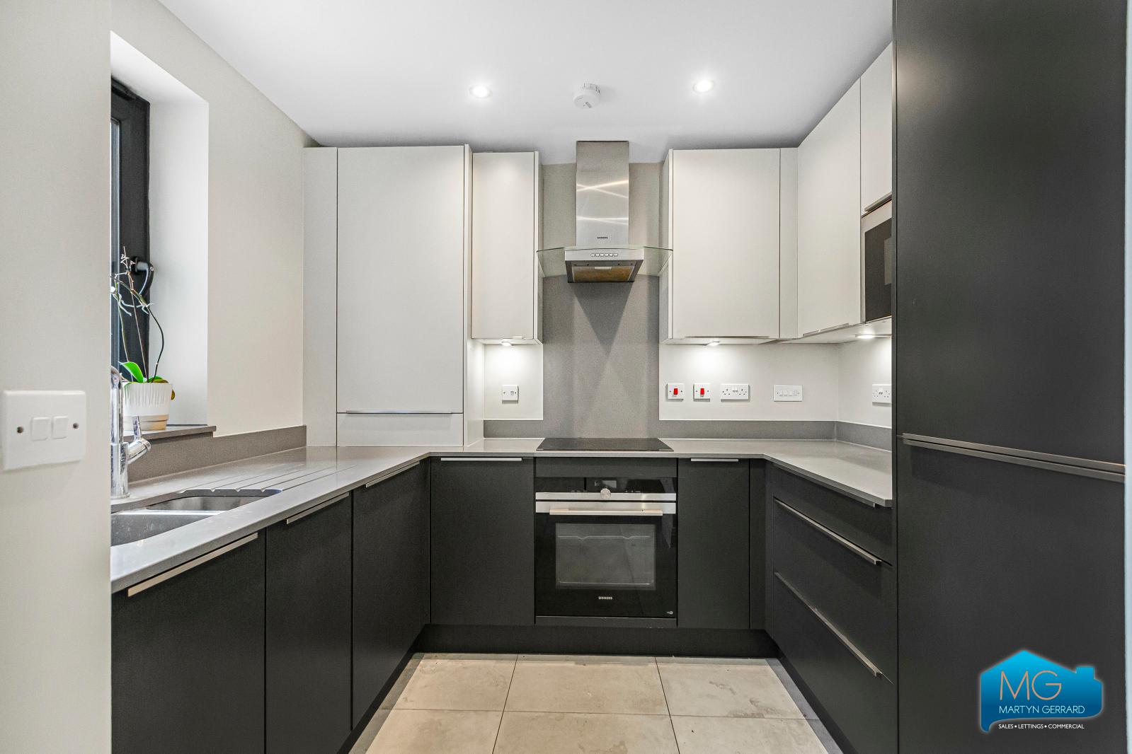 2 bedroom Apartment to rent - Martyn Gerrard