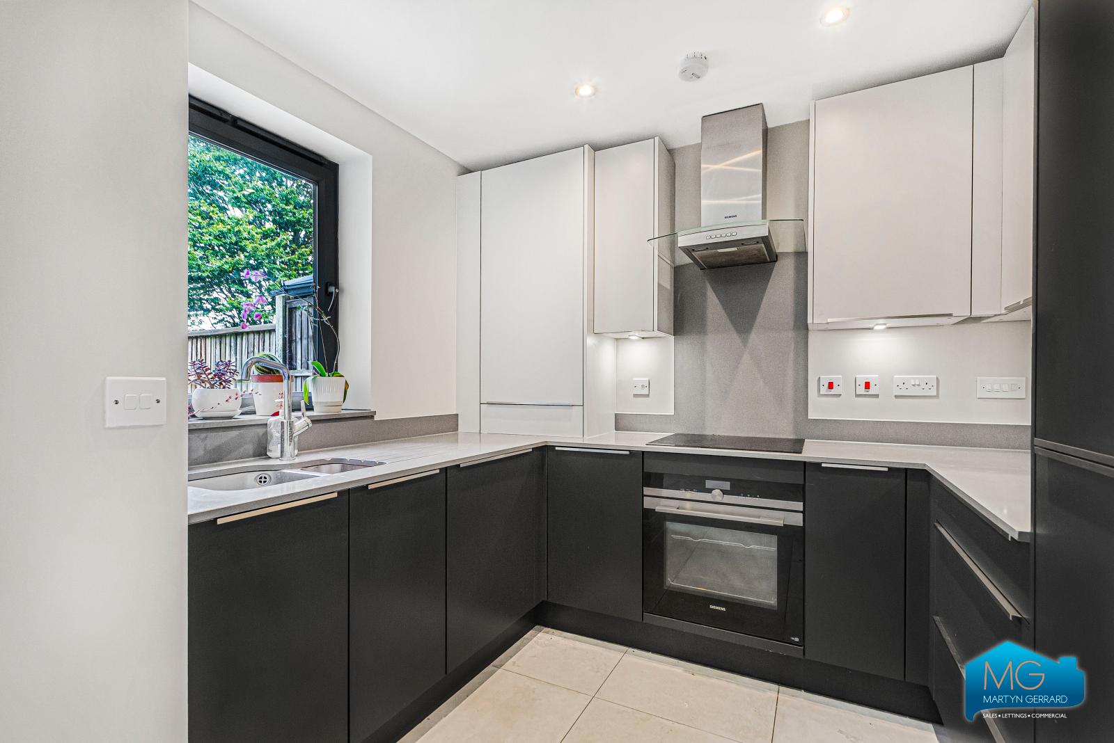 2 bedroom Apartment to rent - Martyn Gerrard