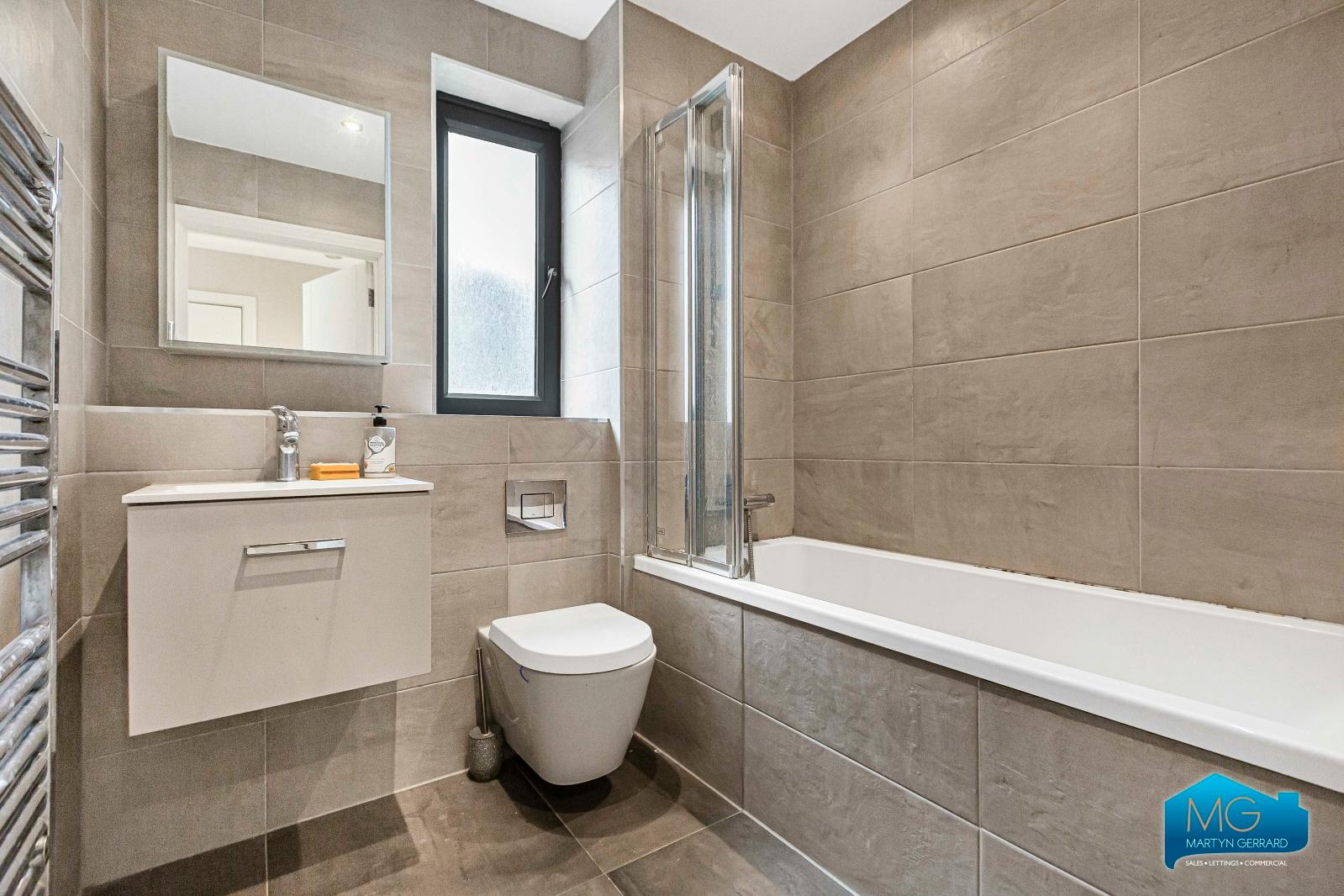 2 bedroom Apartment to rent - Martyn Gerrard