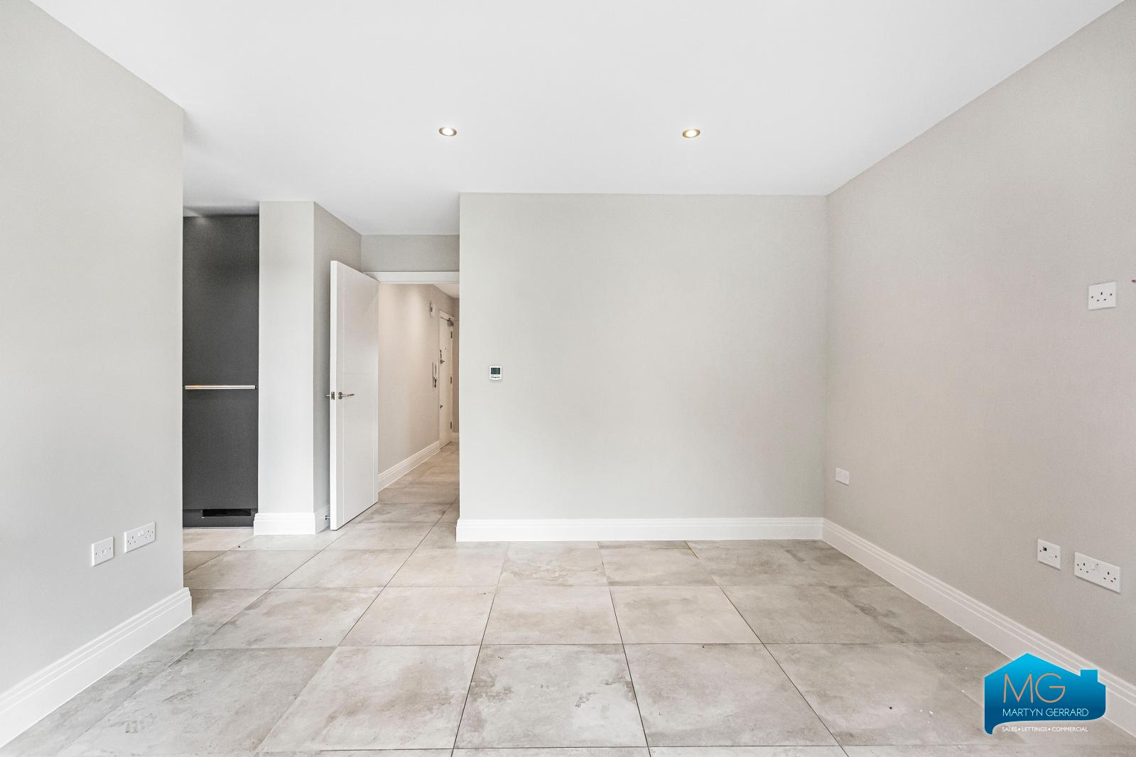 2 bedroom Apartment to rent - Martyn Gerrard
