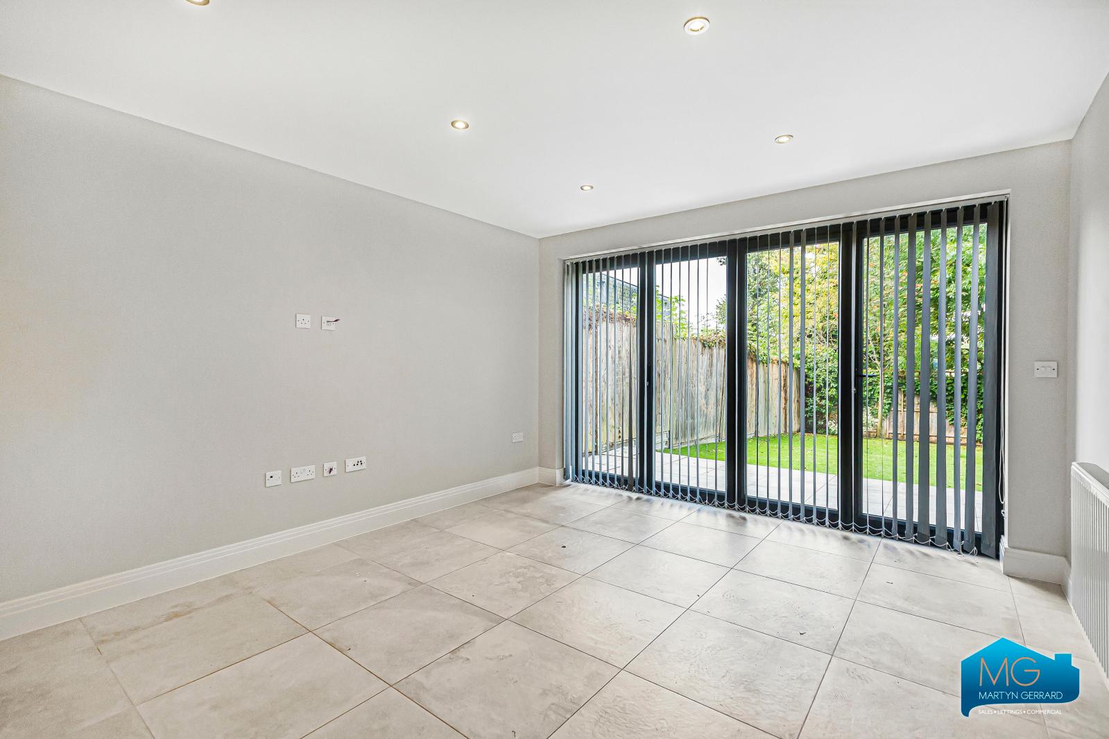 2 bedroom Apartment to rent - Martyn Gerrard