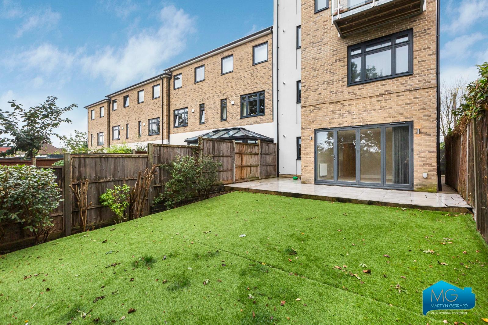 2 bedroom Apartment to rent - Martyn Gerrard