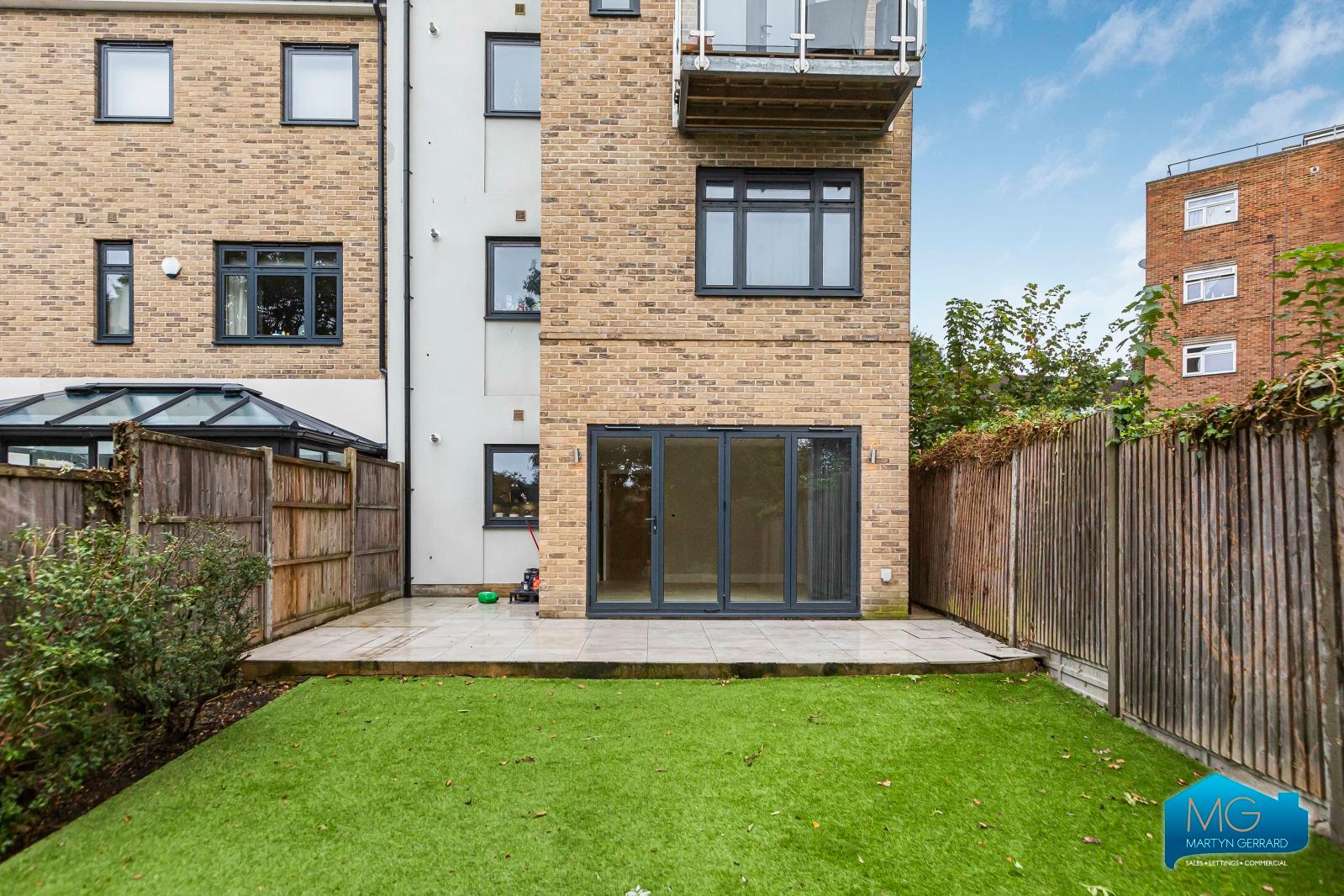 2 bedroom Apartment to rent - Martyn Gerrard