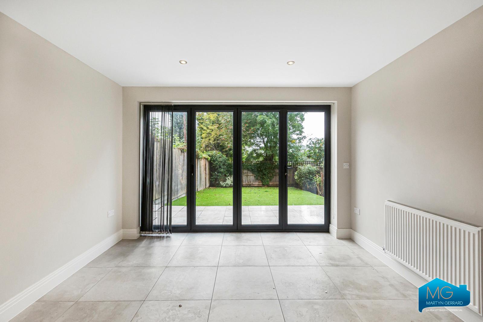 2 bedroom Apartment to rent - Martyn Gerrard