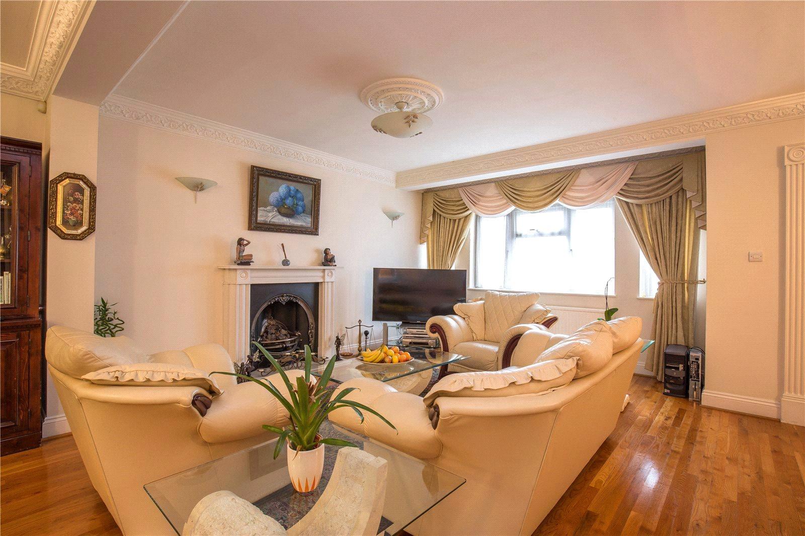 3 bedroom Detached House to rent - Martyn Gerrard