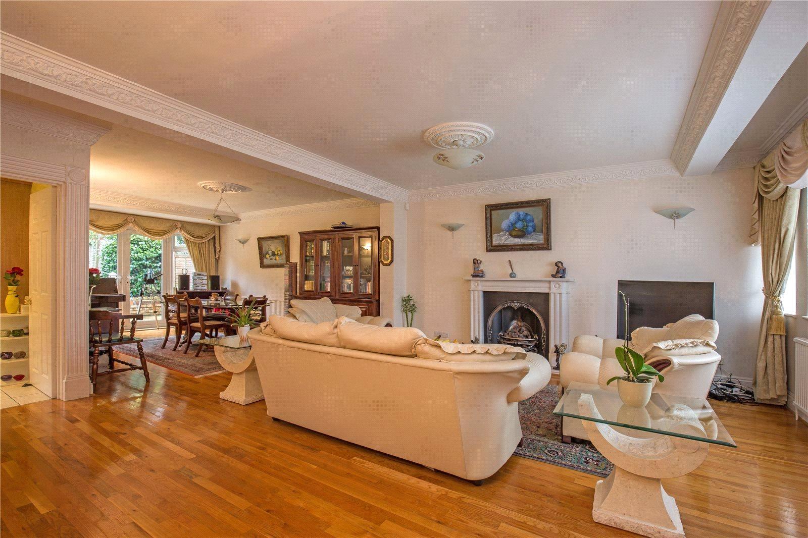 3 bedroom Detached House to rent + ' - Martyn Gerrard