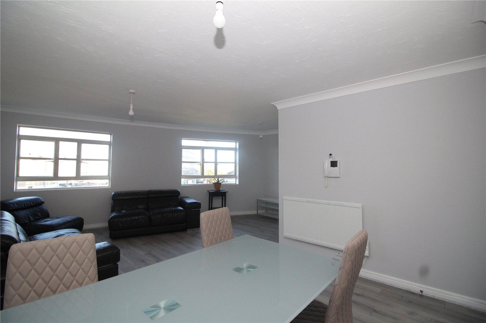 2 bedroom Apartment to rent - Martyn Gerrard