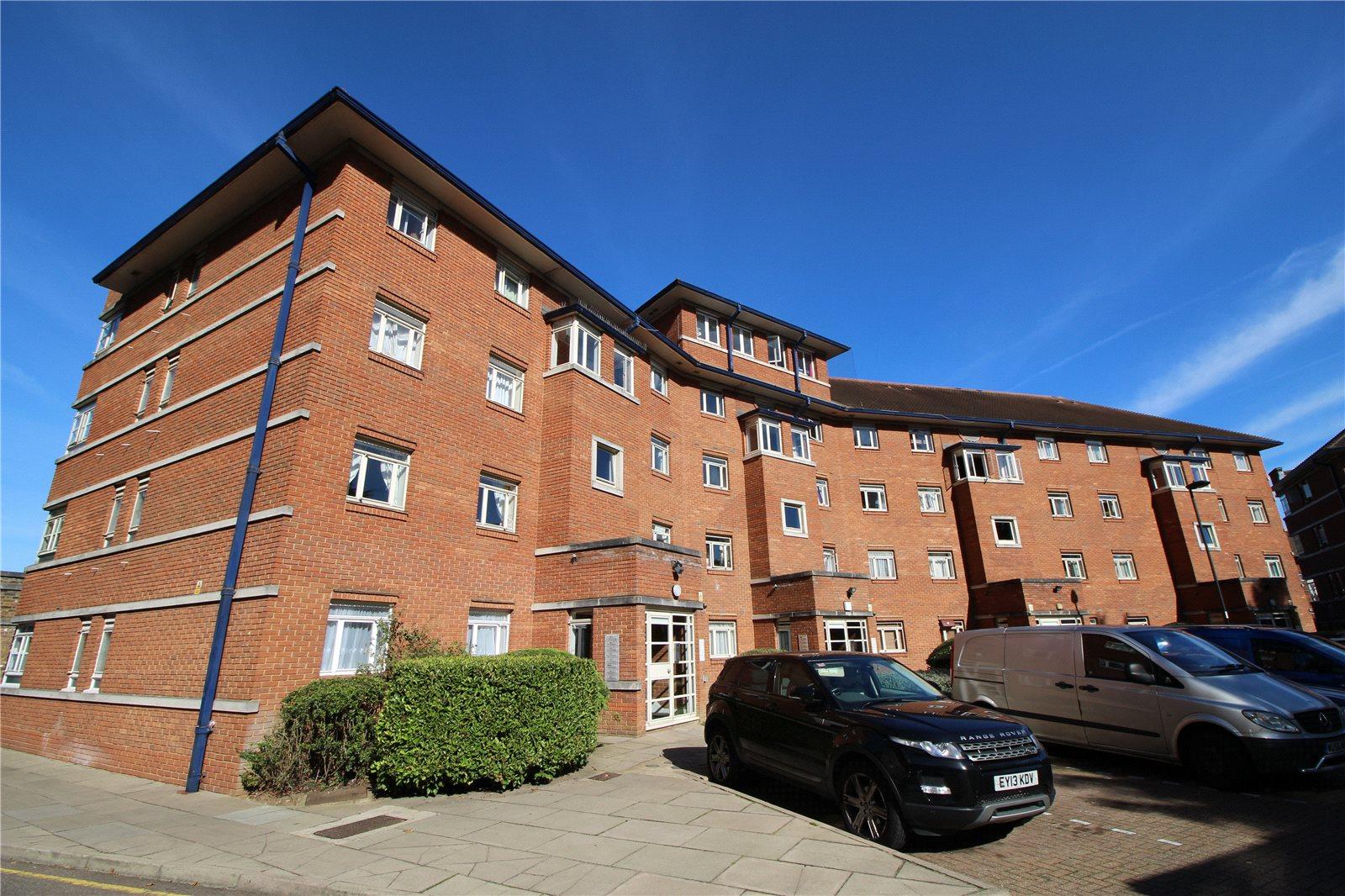 2 bedroom Apartment to rent - Martyn Gerrard