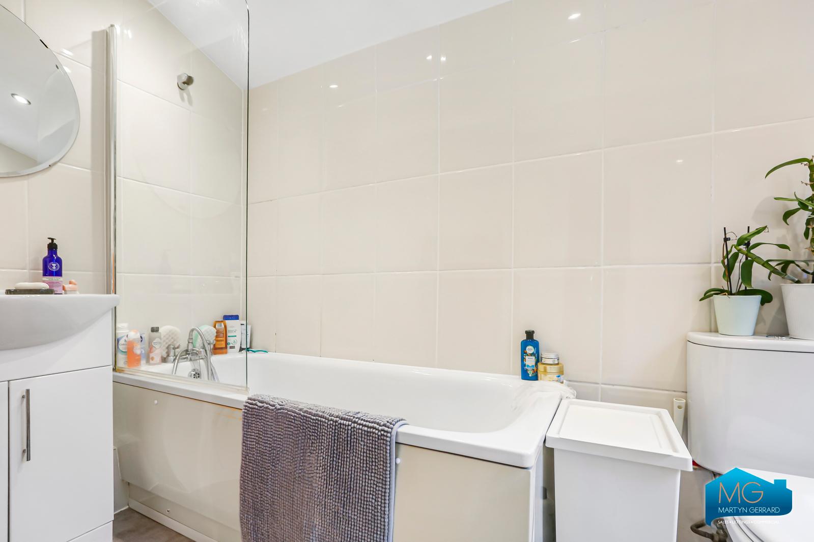 1 bedroom Ground Floor Flat to rent - Martyn Gerrard