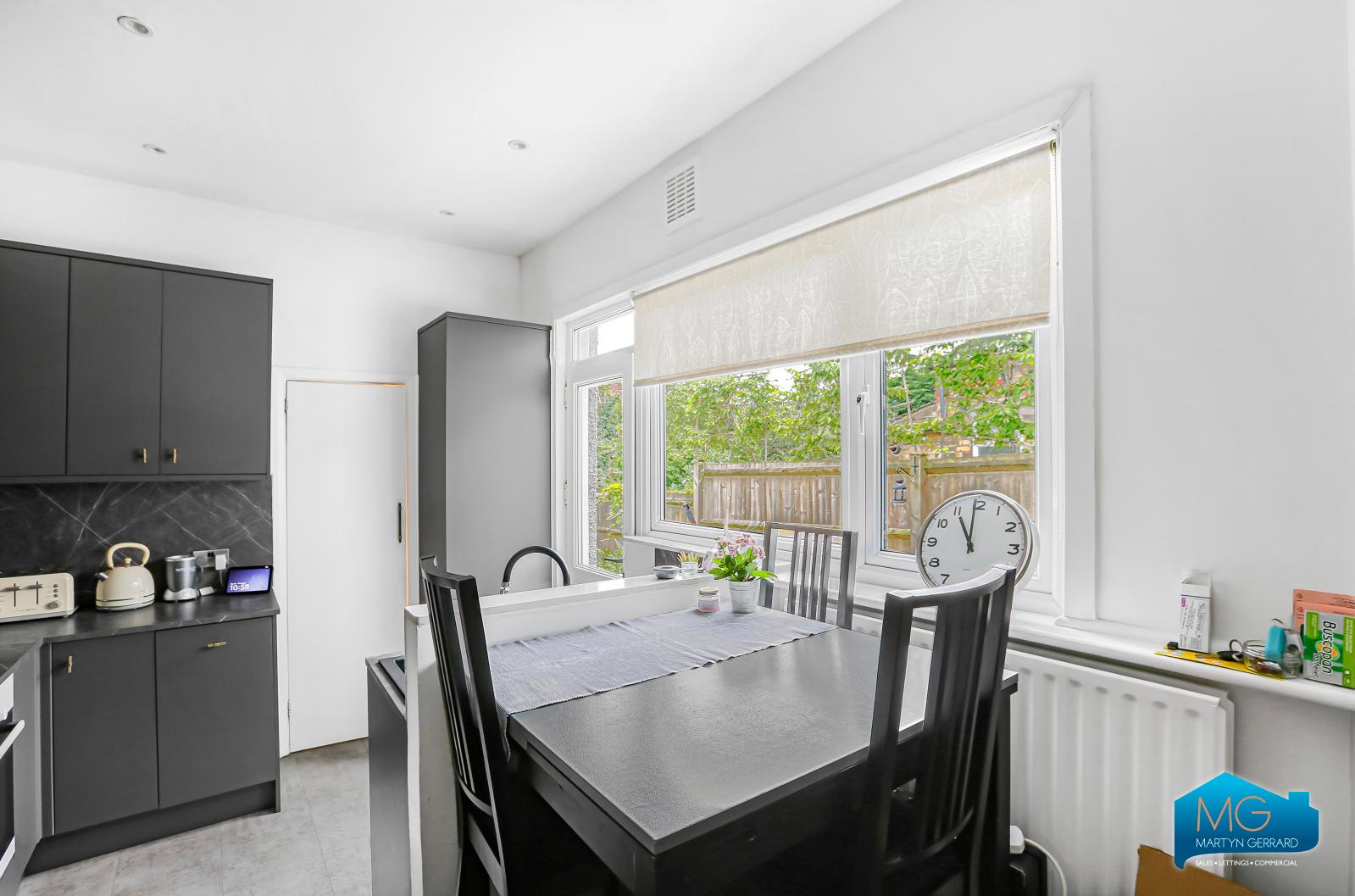 1 bedroom Ground Floor Flat to rent - Martyn Gerrard