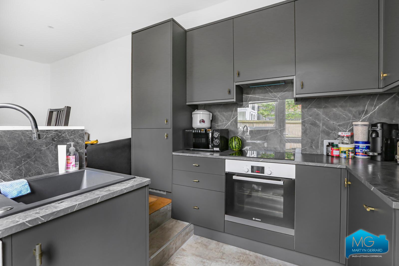 1 bedroom Ground Floor Flat to rent - Martyn Gerrard