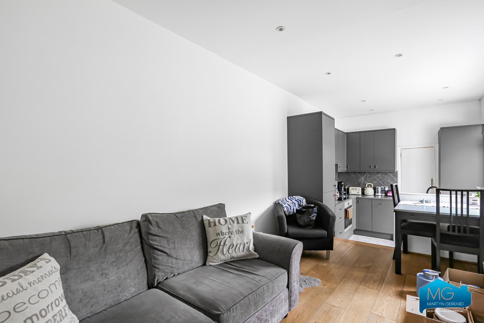 1 bedroom Ground Floor Flat to rent - Martyn Gerrard