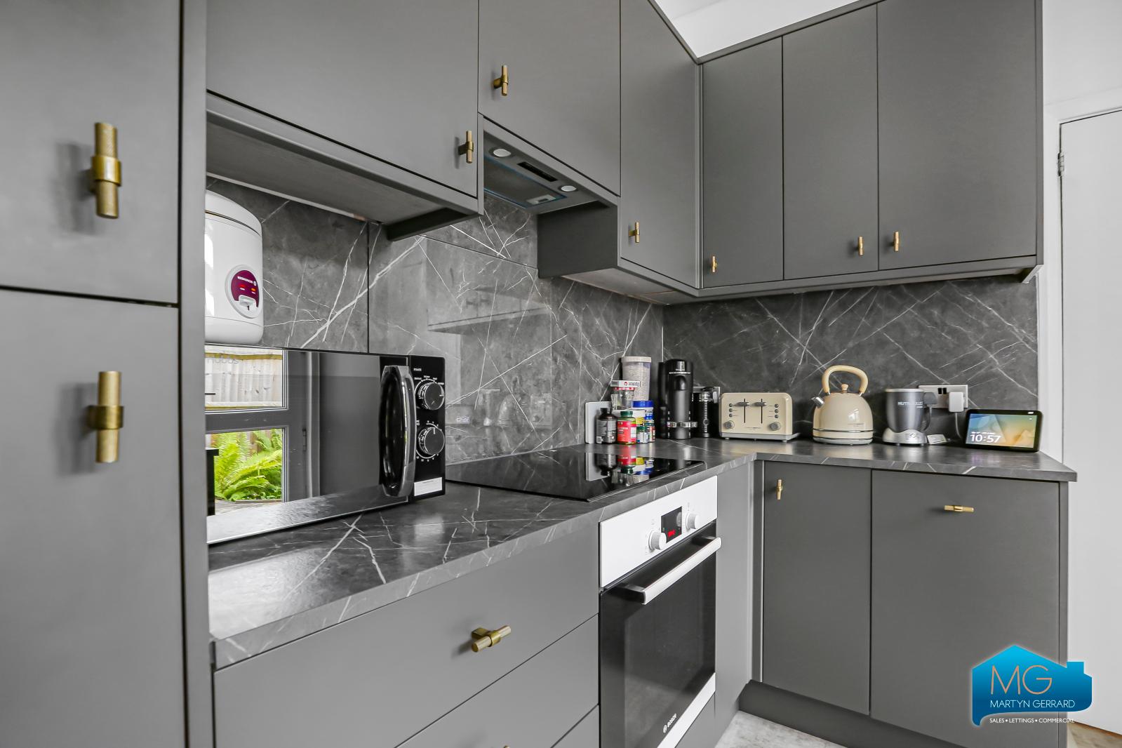 1 bedroom Ground Floor Flat to rent - Martyn Gerrard