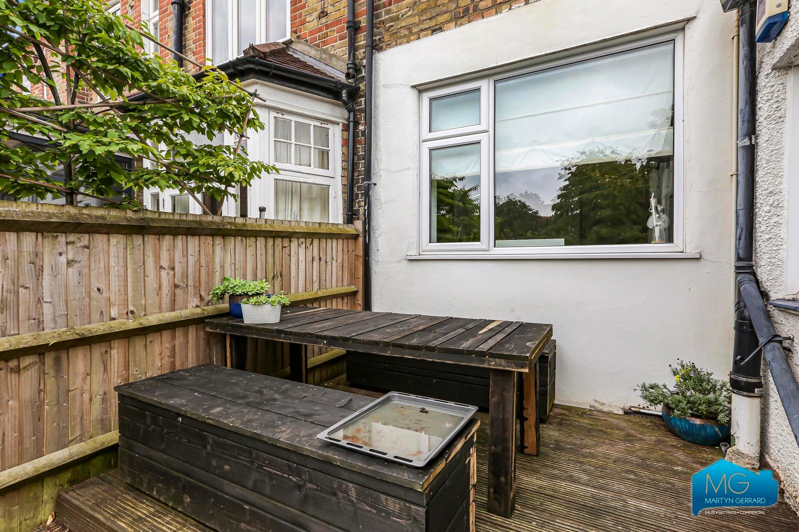 1 bedroom Ground Floor Flat to rent - Martyn Gerrard