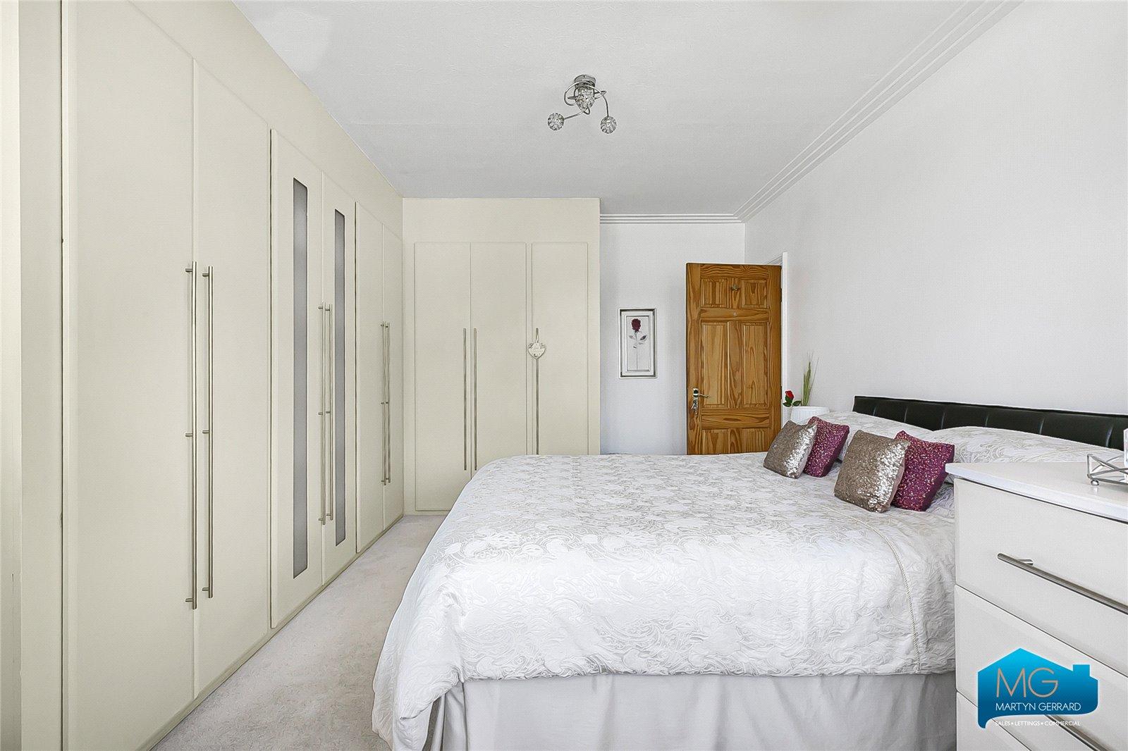 4 bedroom Semi-Detached House to rent - Martyn Gerrard