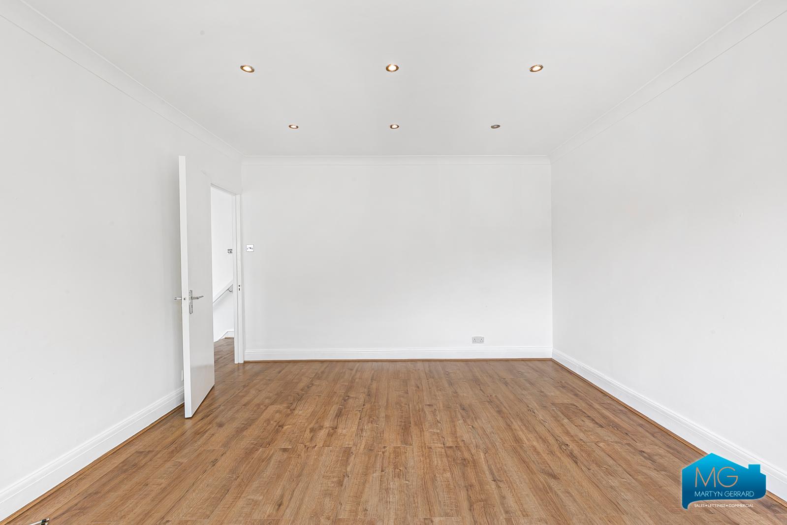 3 bedroom Apartment to rent - Martyn Gerrard