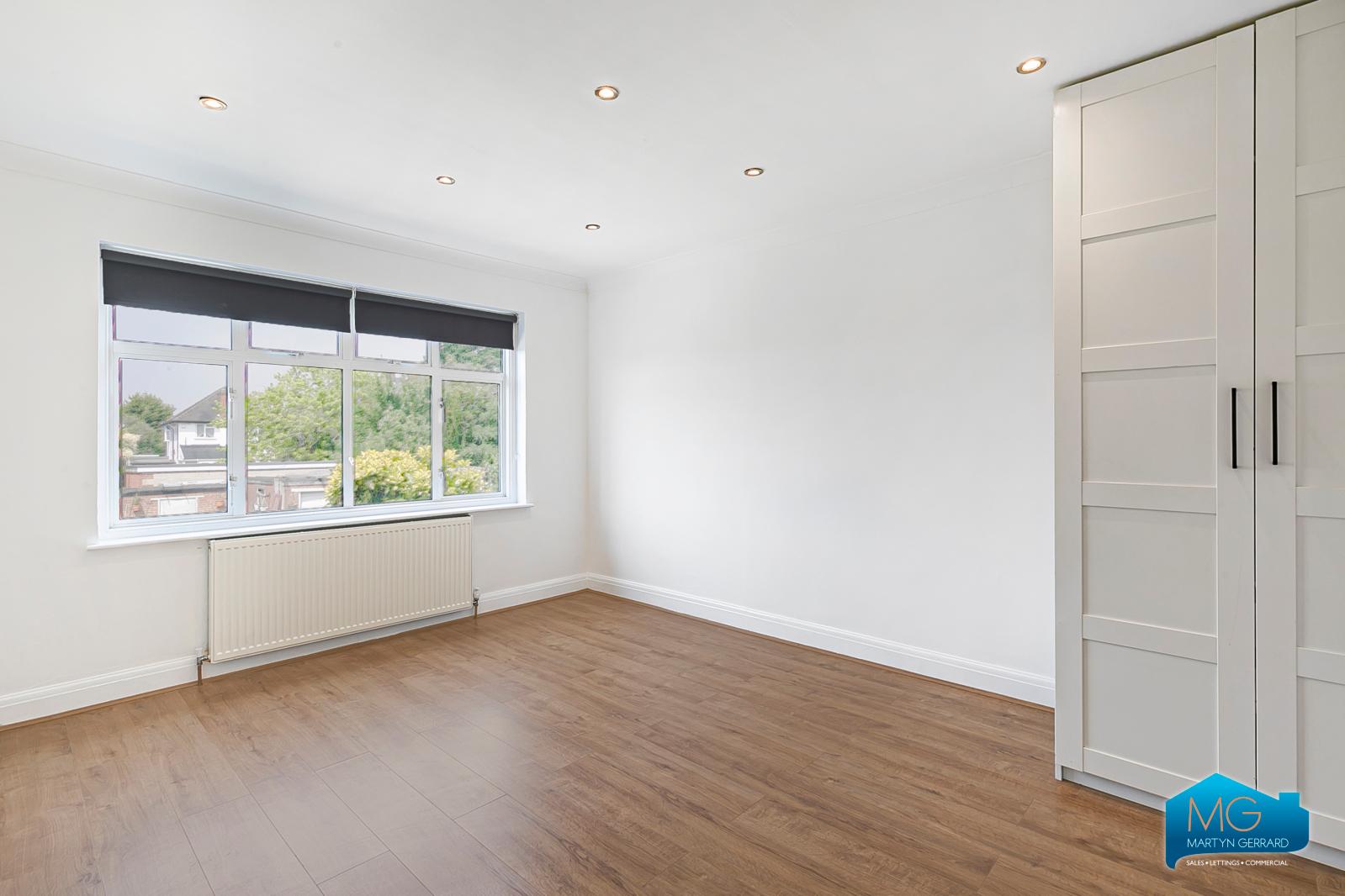 3 bedroom Apartment to rent - Martyn Gerrard