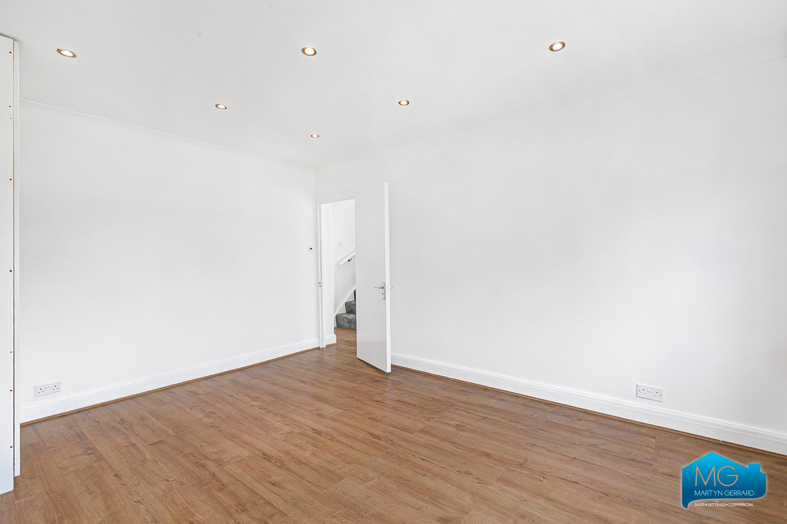 3 bedroom Apartment to rent - Martyn Gerrard