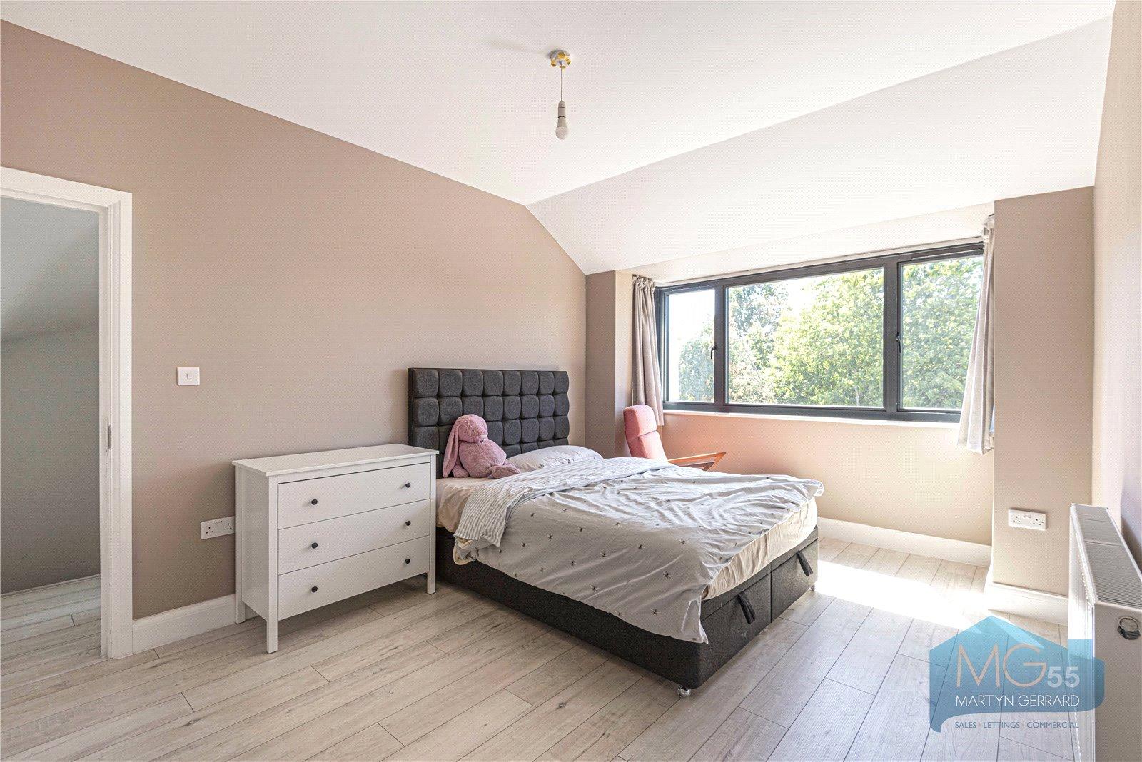 4 bedroom Semi-Detached House to rent - Martyn Gerrard