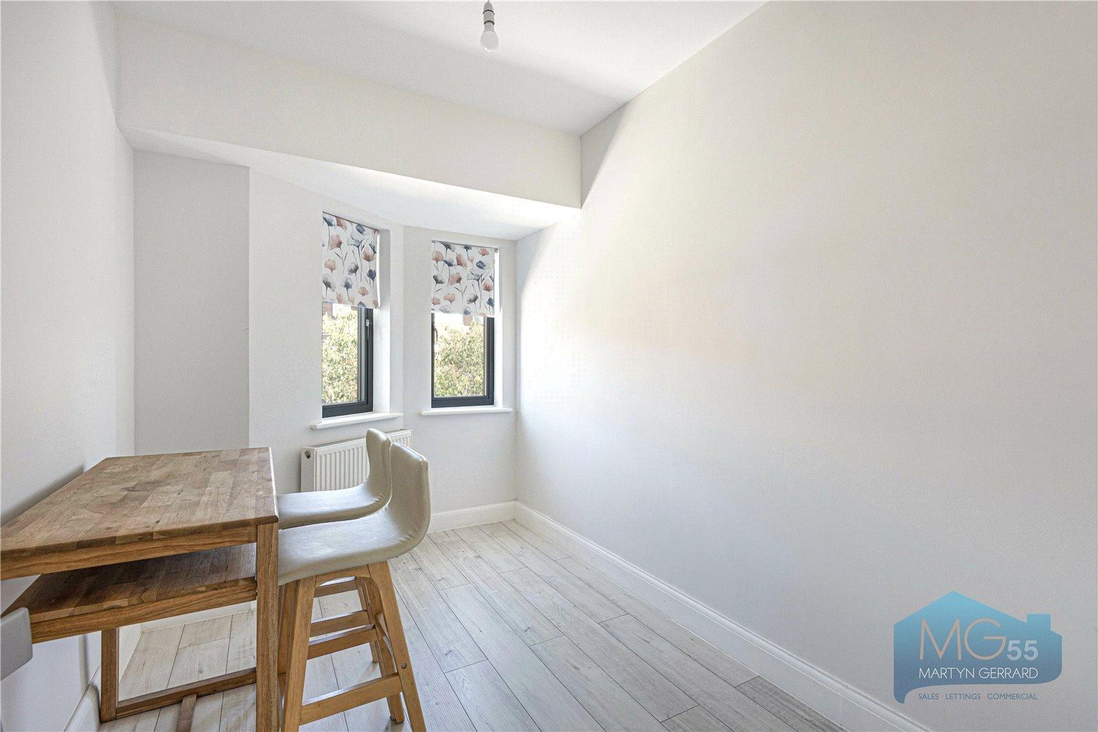 4 bedroom Semi-Detached House to rent - Martyn Gerrard