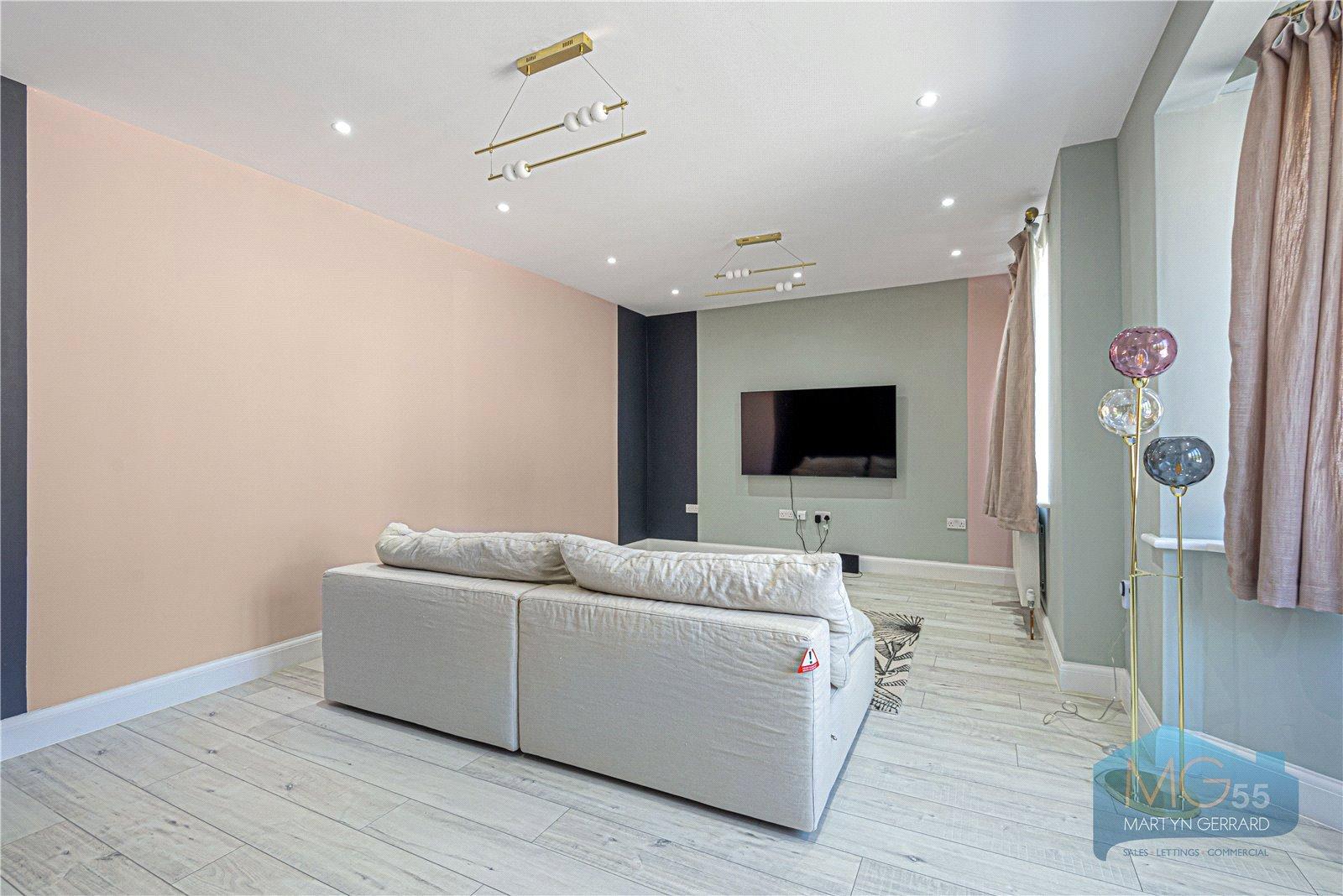 4 bedroom Semi-Detached House to rent - Martyn Gerrard