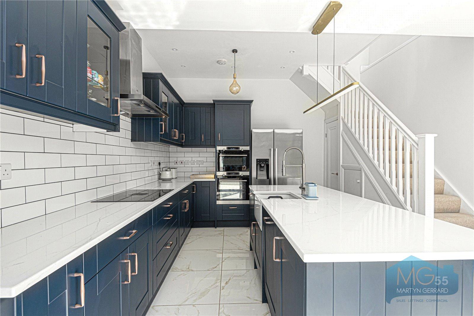 4 bedroom Semi-Detached House to rent - Martyn Gerrard